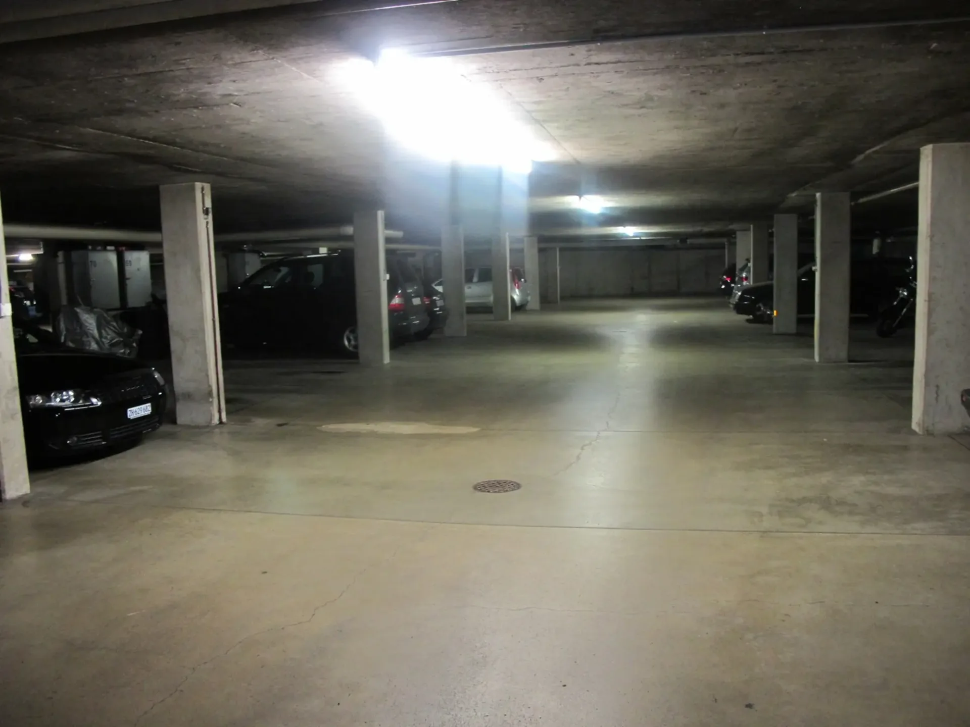 Tiefgaragenplatz zu vermieten in Benglen (8121)