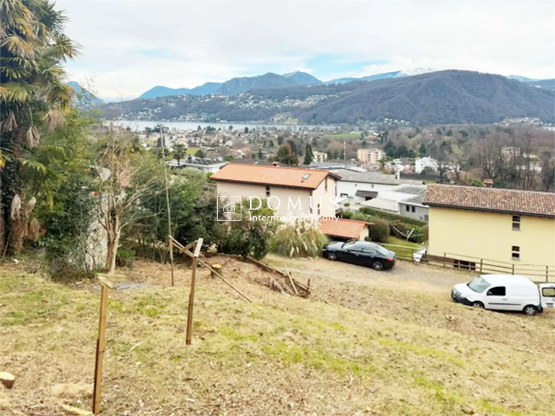 Bauland mit genehmigtem Projekt in Pura