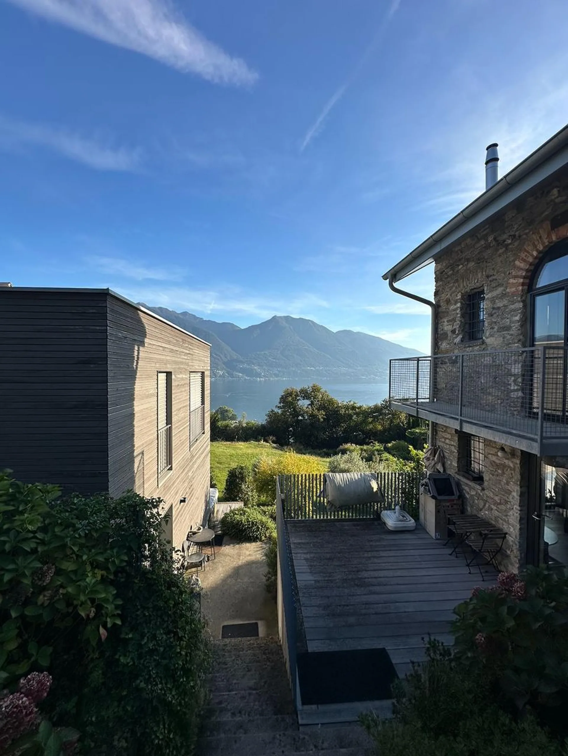 Villa mit Panoramablick auf den See und einzigartigem Design – Via Mondacce, Minusio