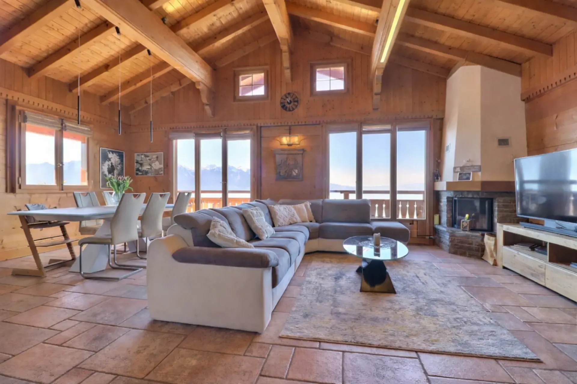 Magnificent Chalet mit Blick auf den See und die Berge
