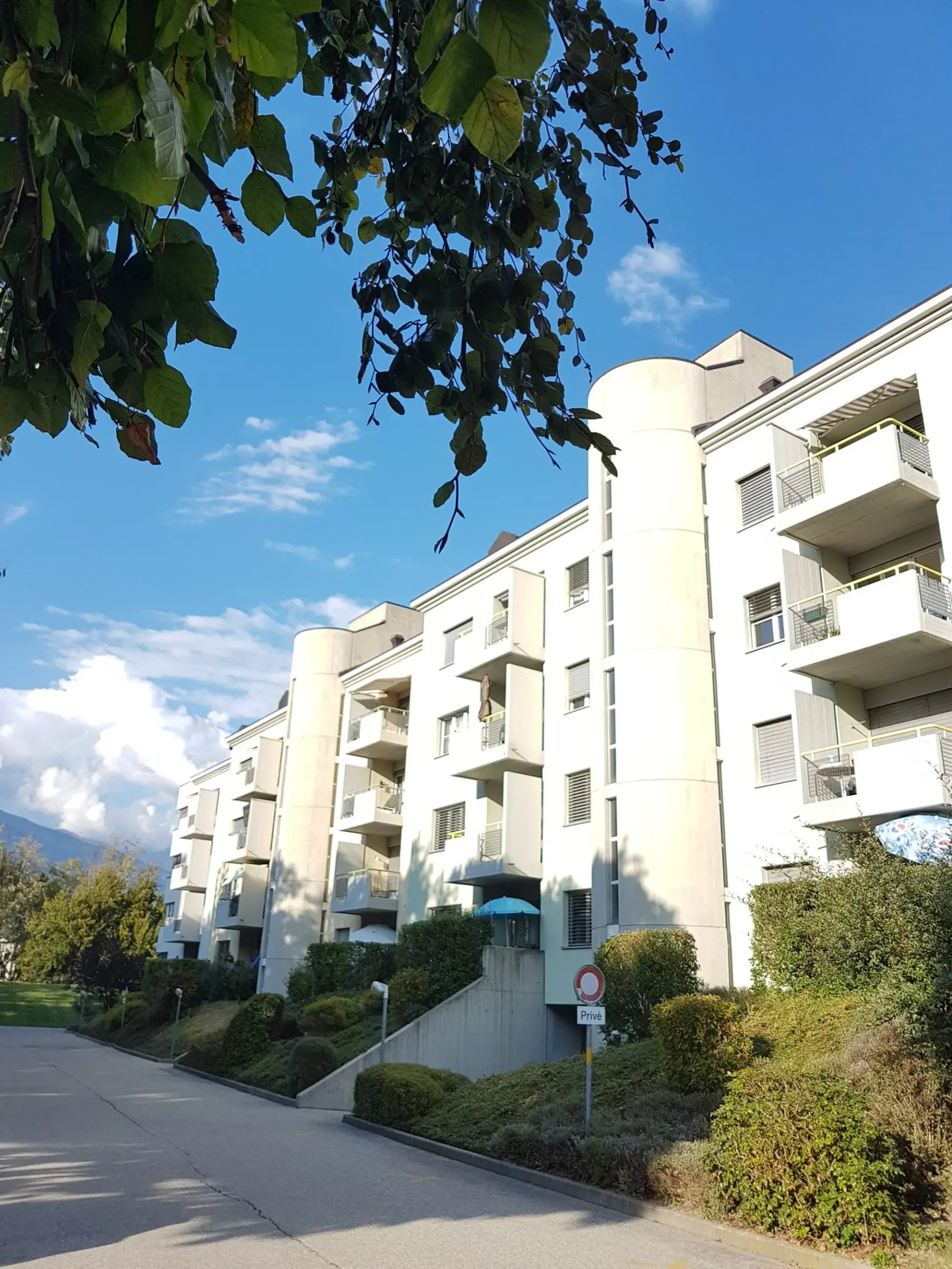 Zu vermieten! Ein 2-Zimmer-Wohnung atypisch, in Duplex, nahe dem Spital von Sion!