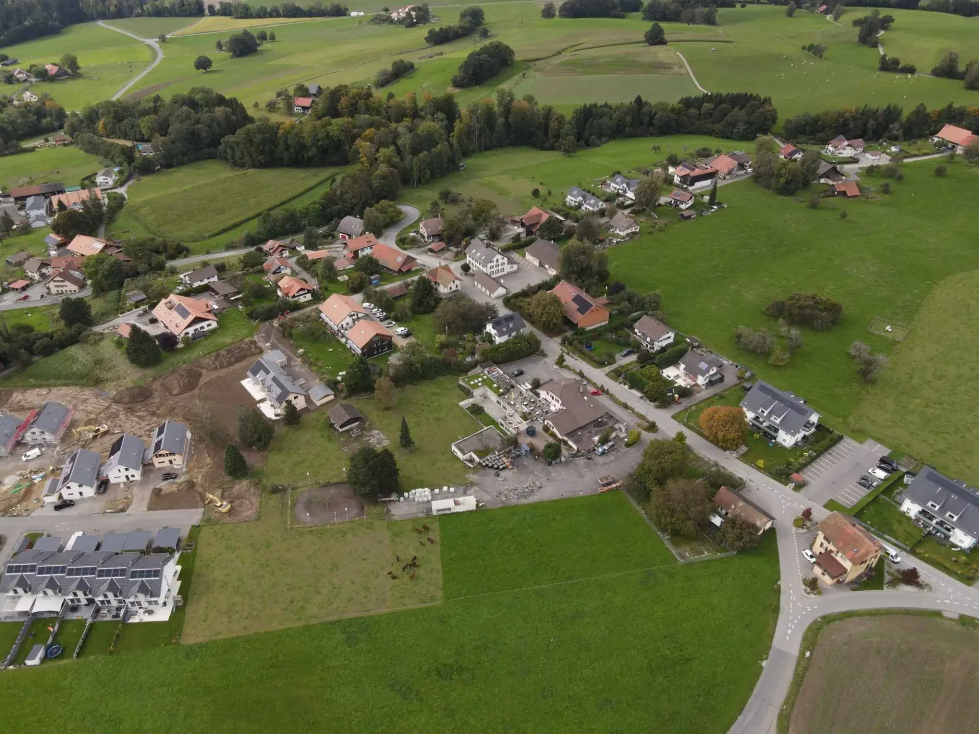 Gasthof mit Erweiterungsprojekt und Freizeitzentrum - Écoteaux