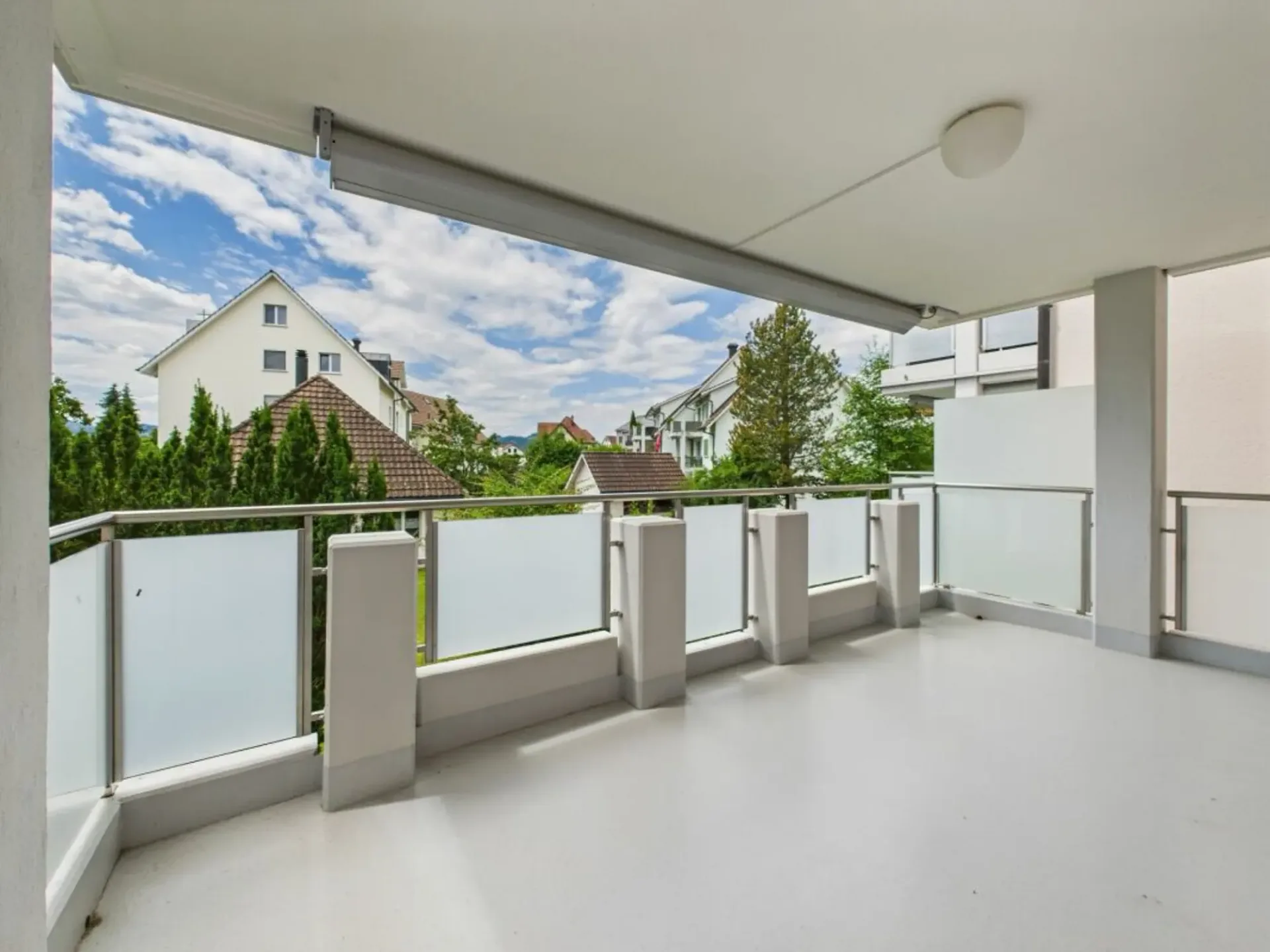 ZENTRAL MIT GROSSZÜGIGEM BALKON