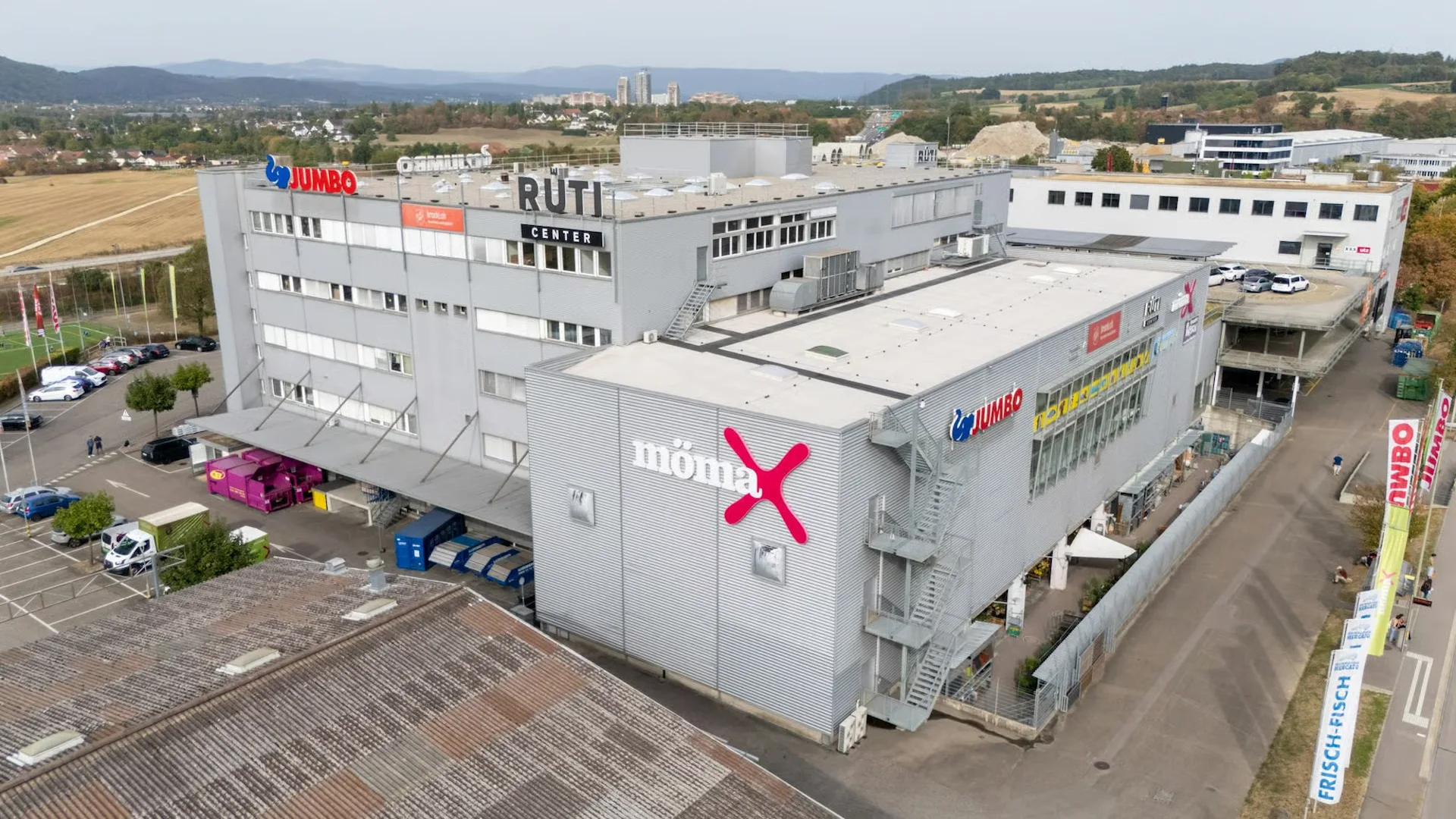 TOP OFFICE AND COMMERCIAL SPACE WITH ATRIUM AND VIEW IN PRATTELN