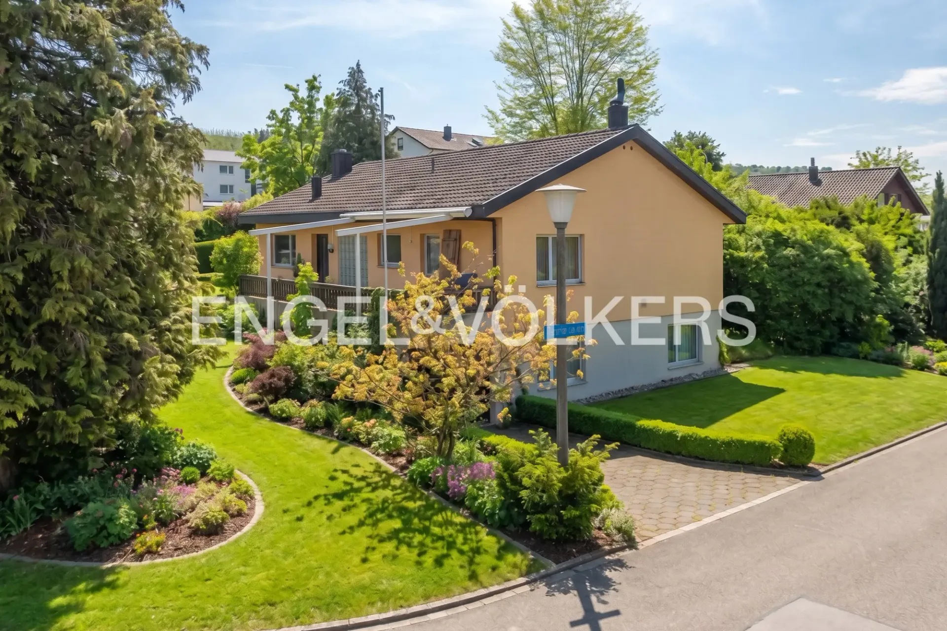 Einfamilienhaus mit grossem Grundstück und Raum für Ideen