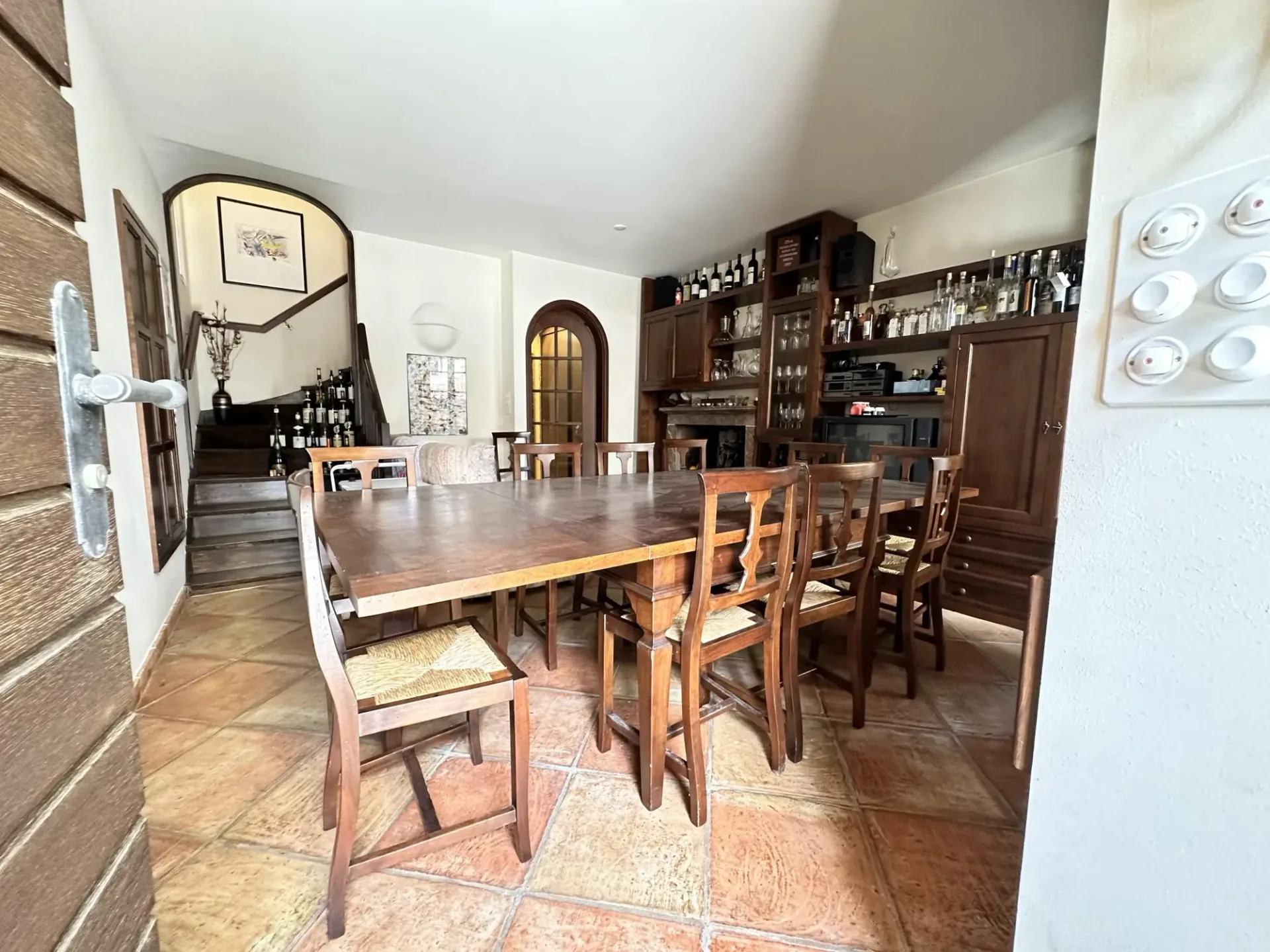 TYPISCHES 3.5-ZIMMER-HAUS MIT GROßER WEINKELLER IN VOLTA IN MELIDE