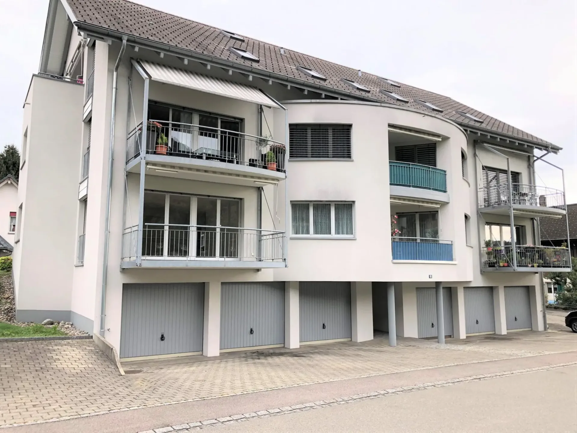 Charmante 4-Zimmer-Dachwohnung in Buttikon SZ – ab Oktober 2026 zu vermieten