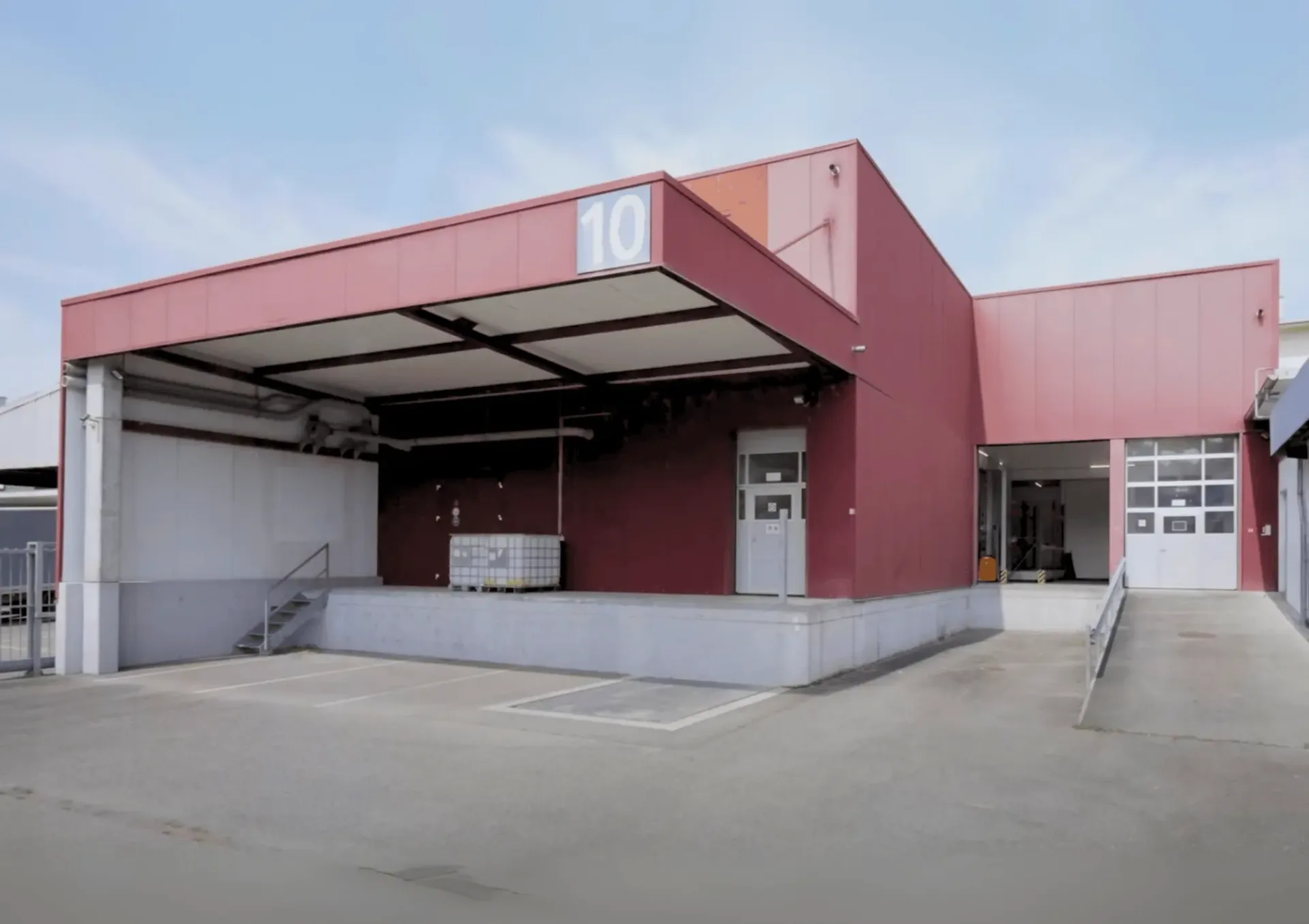 Moderne Industriehalle mit vielseitigen Nutzungsmöglichkeiten in Brugg