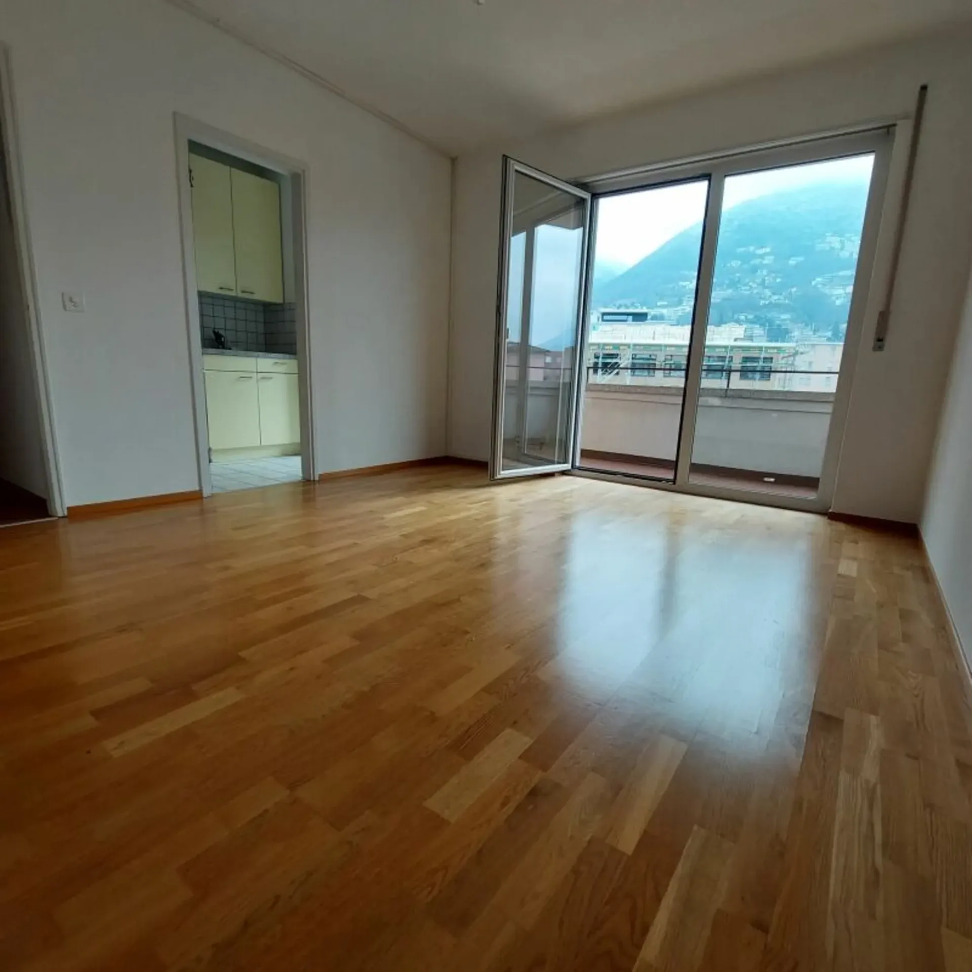 Affittasi appartamento di 2.5 locali al 2°piano