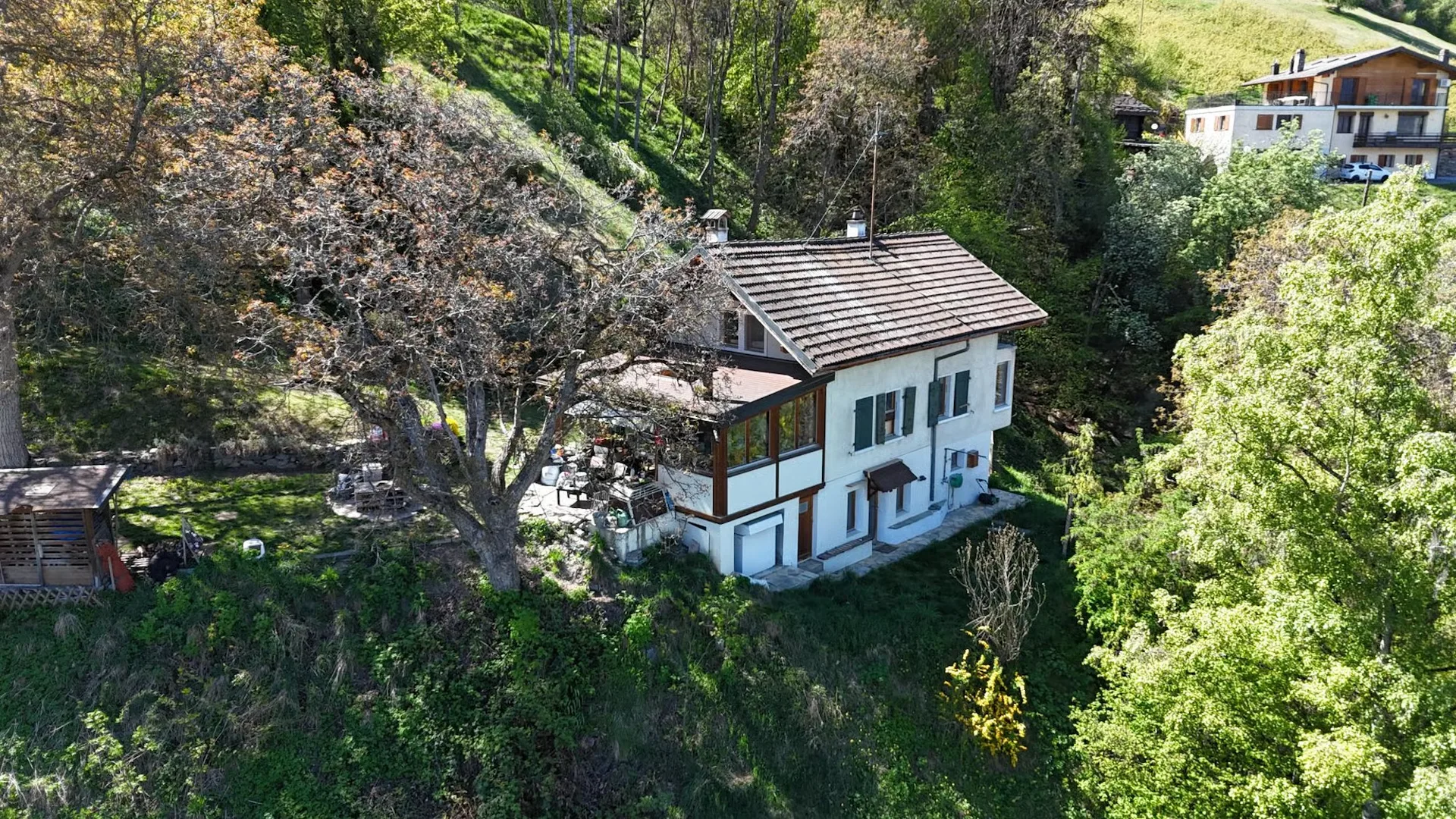 Haus und wunderschöne Grundstücke