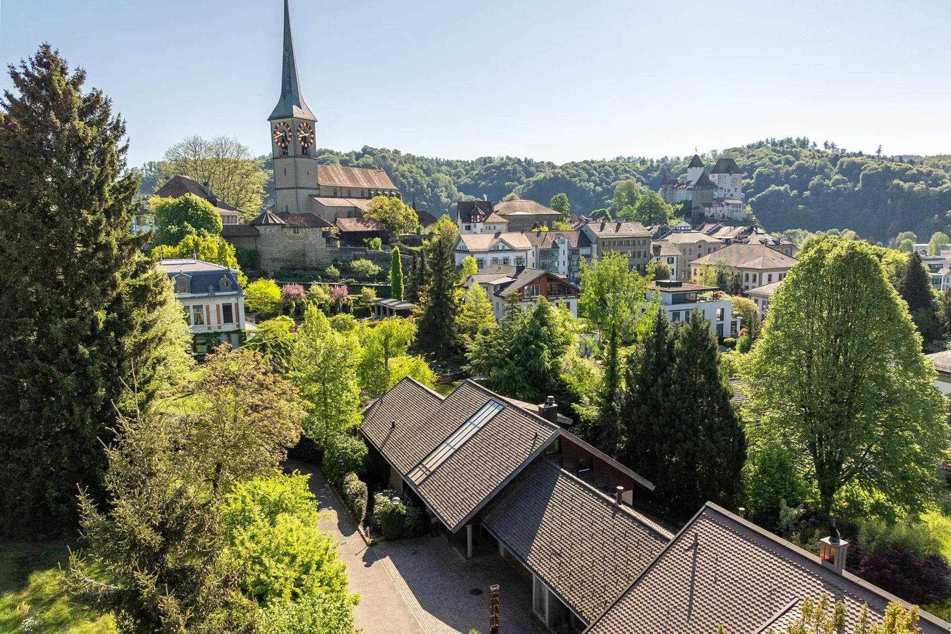 Exklusives Doppeleinfamilienhaus mit privatem Wellnessbereich