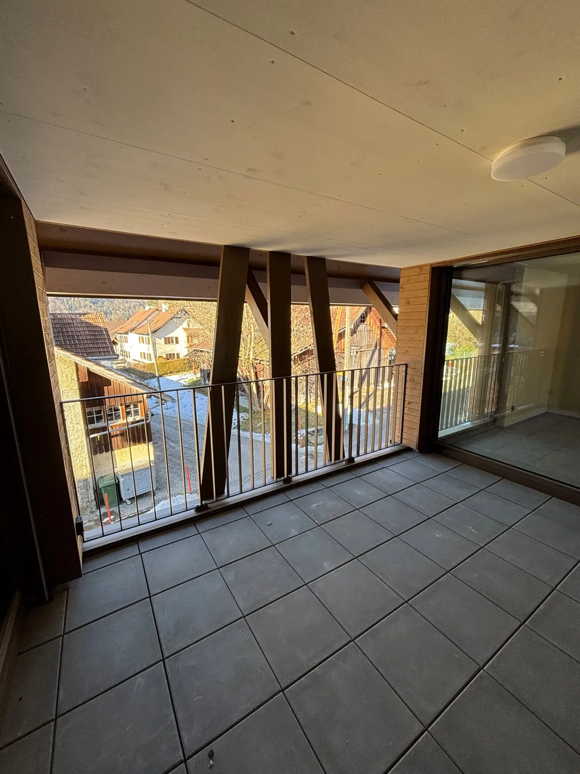 Moderne Neubau 4.5-Zimmer-Maisonette-Wohnung in naturnaher Lage