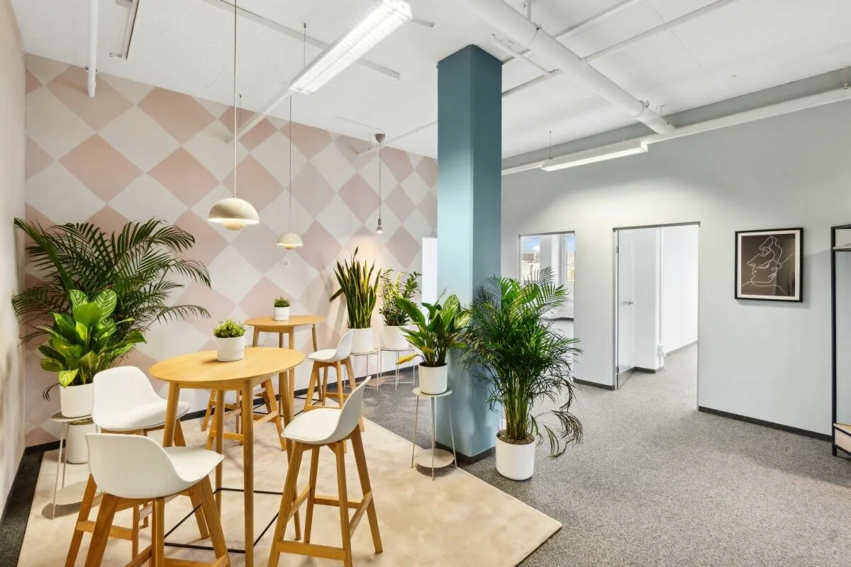 Travaillez intelligemment à Regensdorf - espaces de bureau flexibles avec zone communautaire