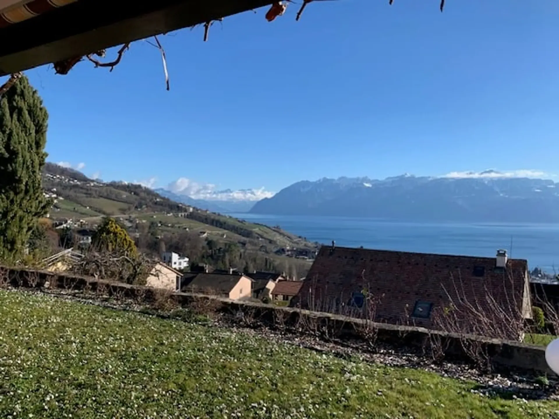 Charmannte Villa mit 6,5 Zimmern und Panoramablick auf den See und die Berge!