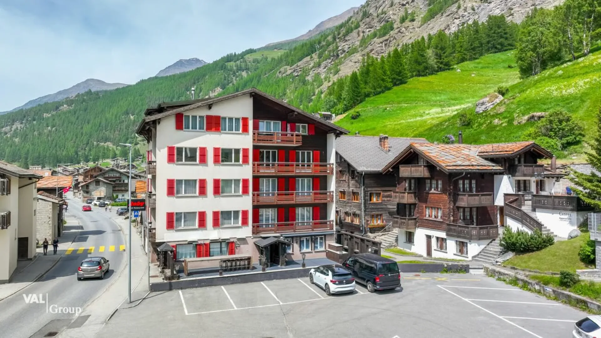 Investitionsmöglichkeit im Herzen des Saastals - Hotel oder bewilligte Zweitwohnungen in Saas-Grund