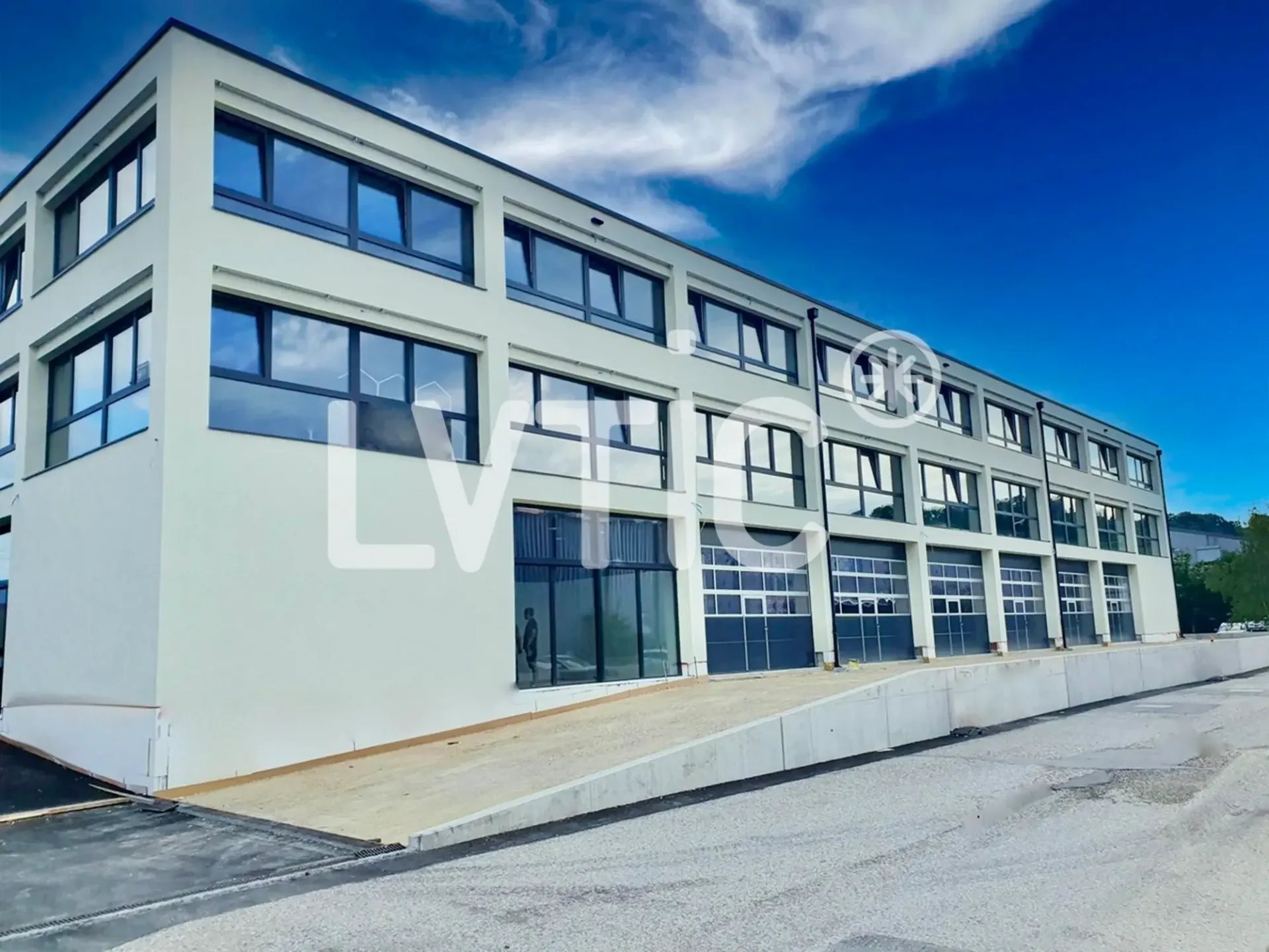 Werkstatt, Lager, Büros von 183 m2 zur Miete in Yverdon