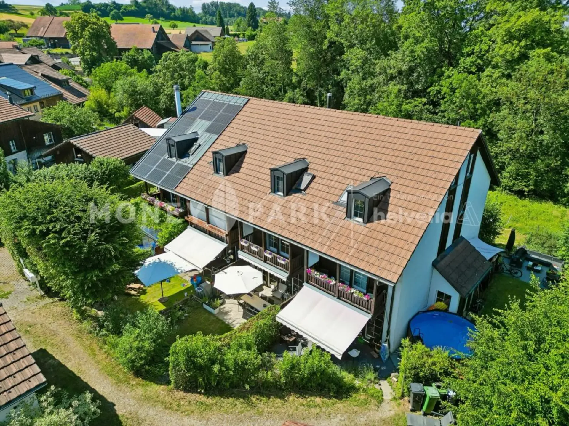 5.5-Zimmer-Reihenmittelhaus mit besonderem Wohngefühl und Garten