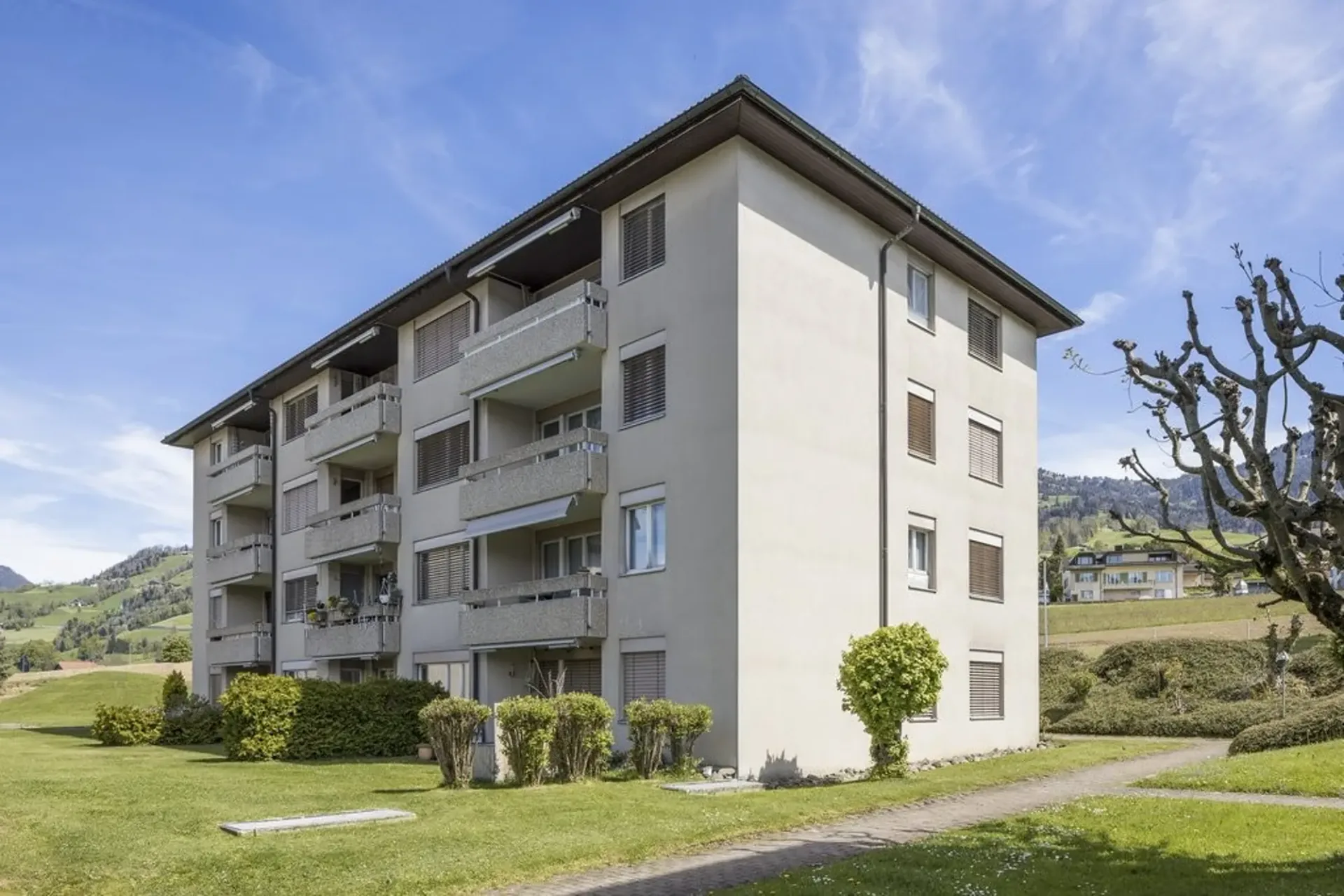 2.5-Zimmer-Wohnung im 1. Stock in Seewen SZ