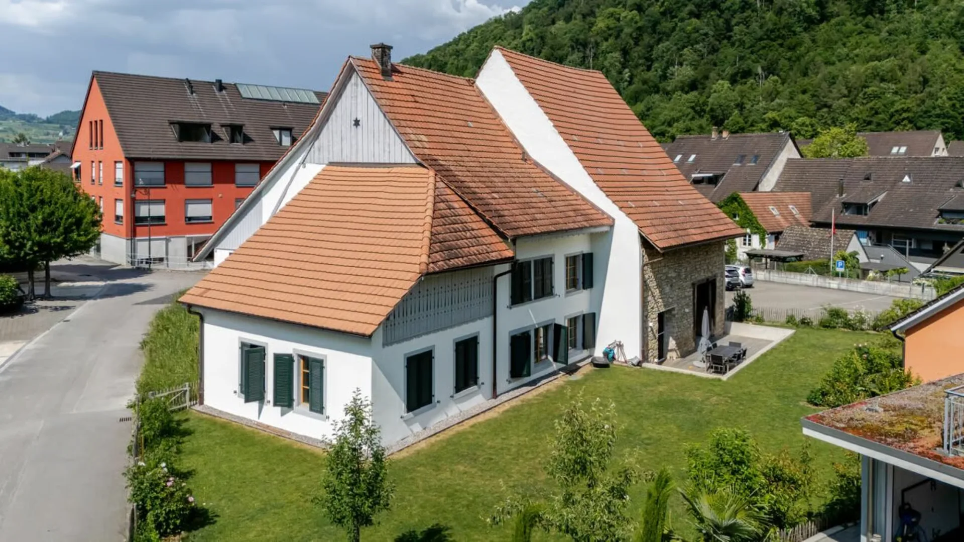Traumhaftes, renoviertes 5.5 Z' Bauernhaus mit viel Charme, Geschichte und grossem Garten