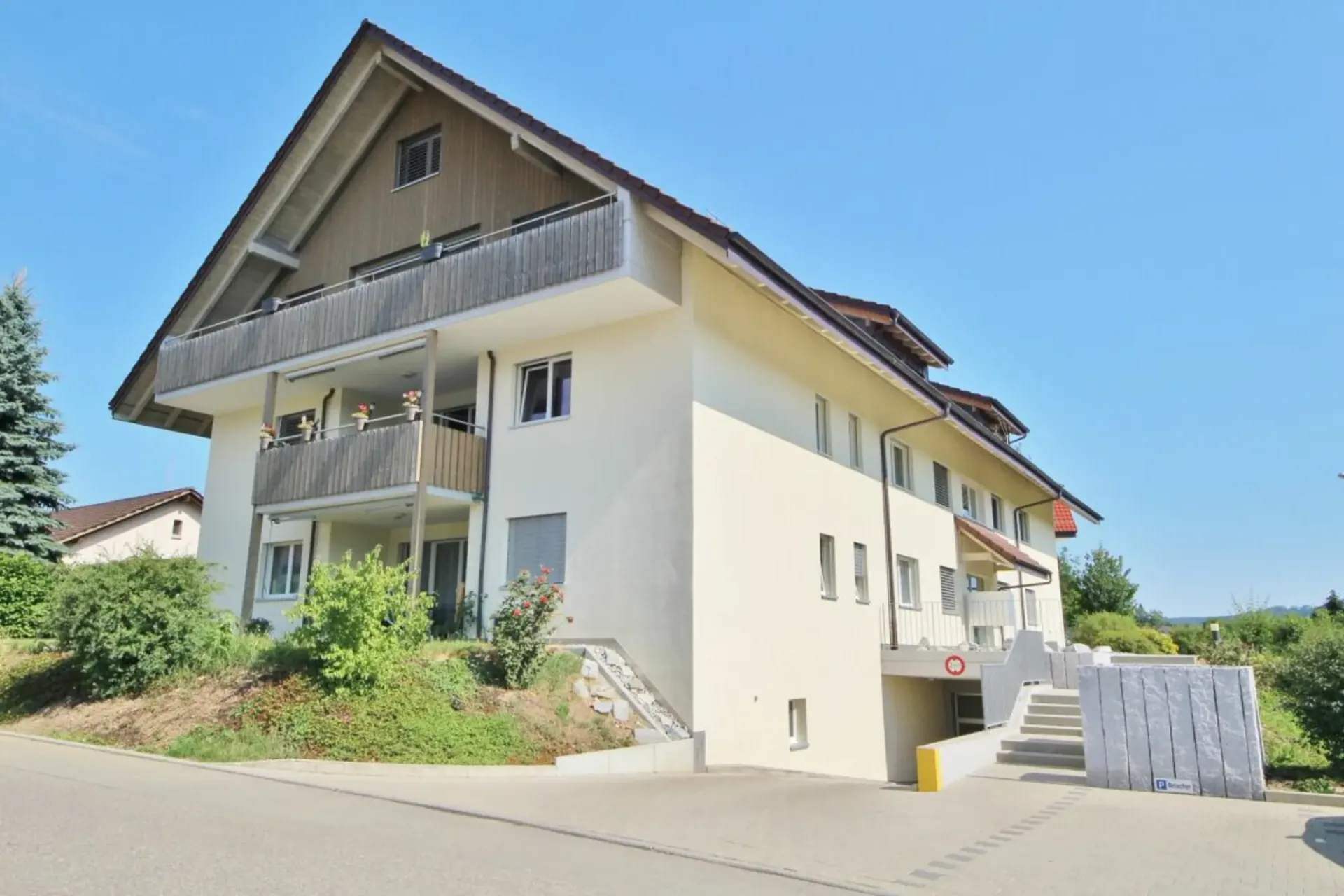 Attraktive 4.5-Zimmerwohnung im 1. Obergeschoss an ruhiger Lage