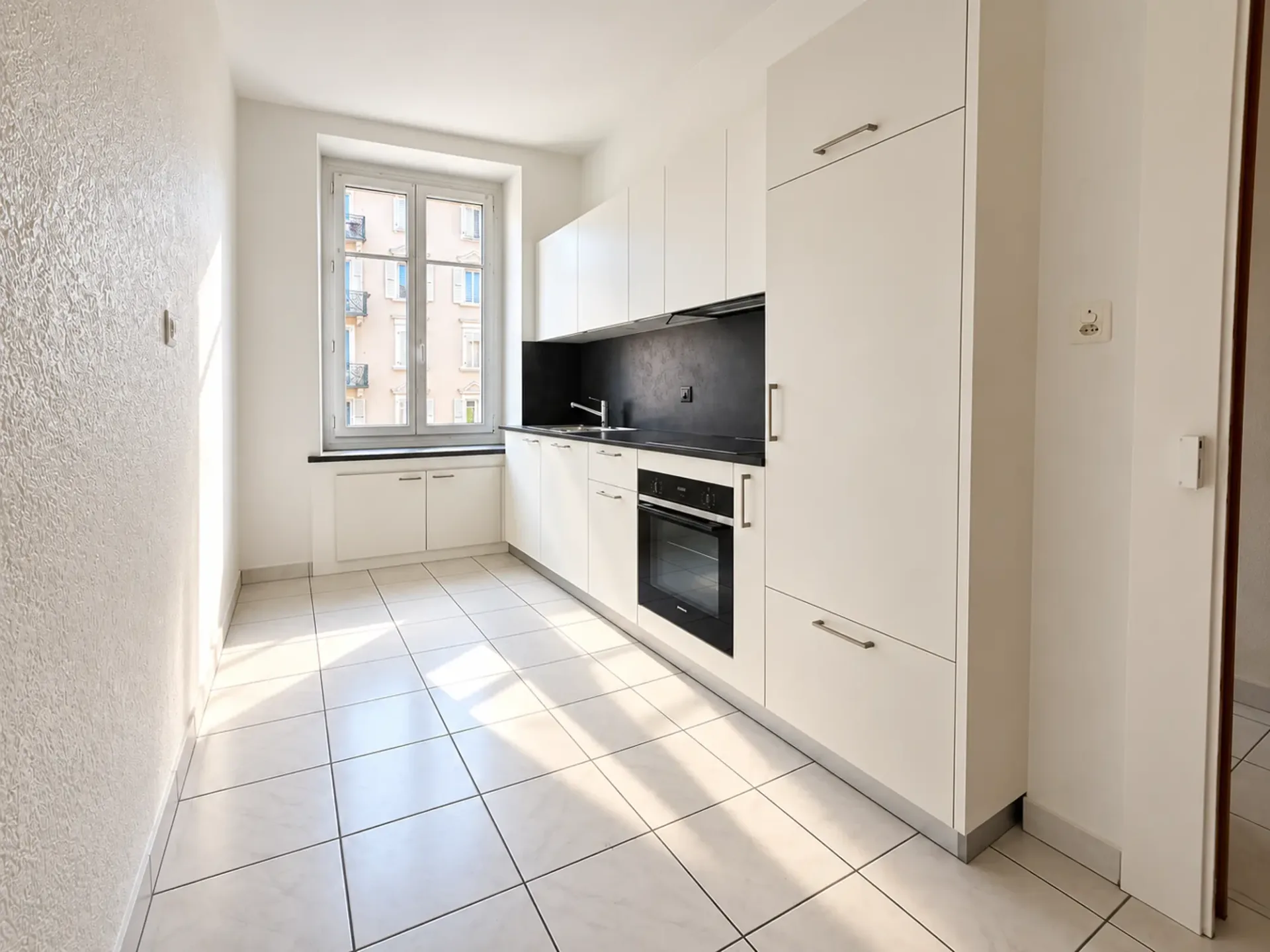 Magnifique appartement rénové de 2 pièces avec un balcon