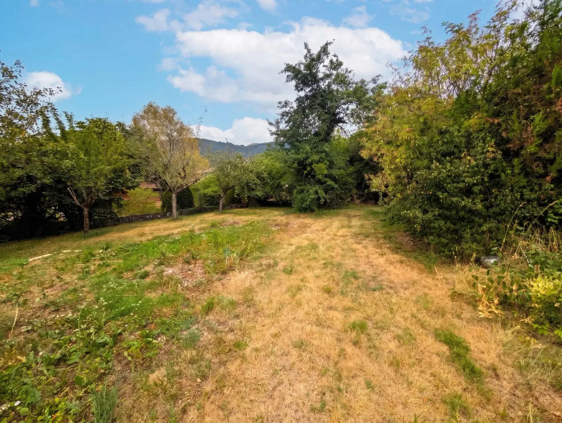 Baugrundstück von 753 m² / Crozet (01170) / 350 000 EUR