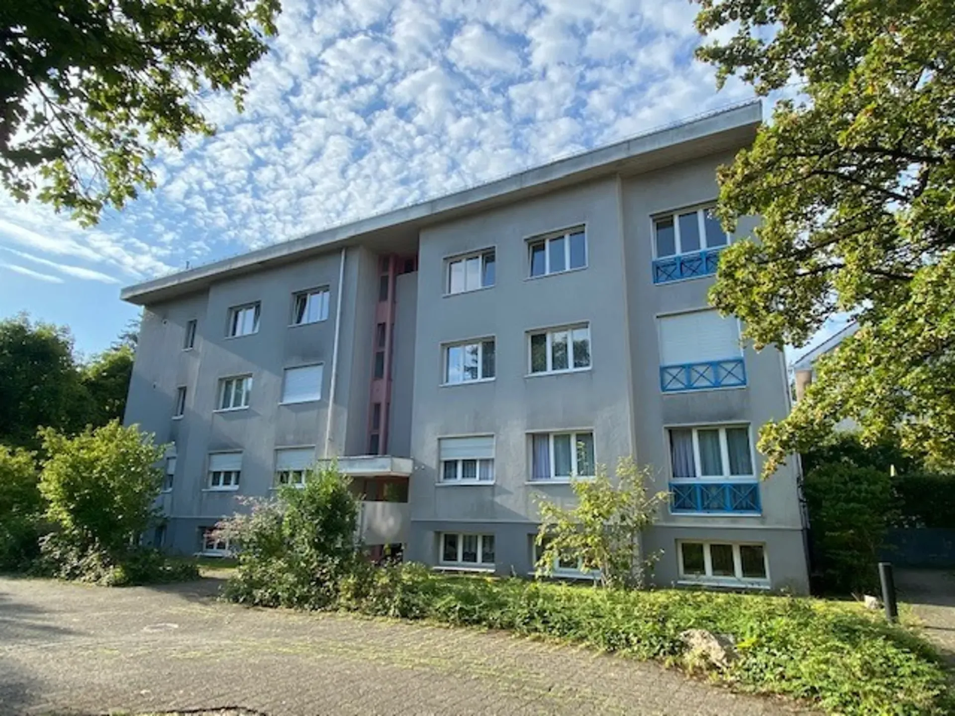 Helle Wohnung in familienfreundlicher Überbauung