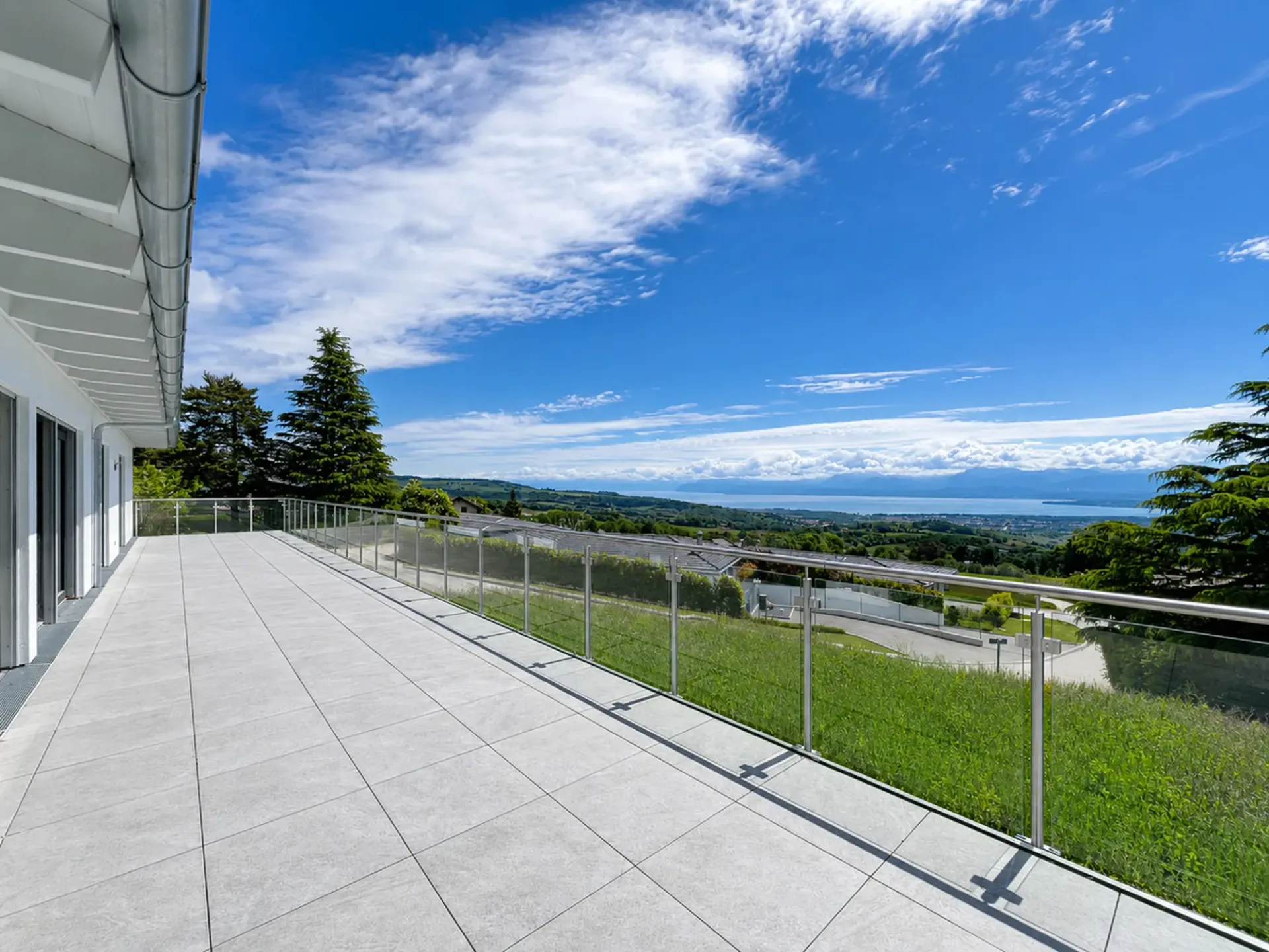Villa d'exception avec vue panoramique sur le lac Léman et les Alpes