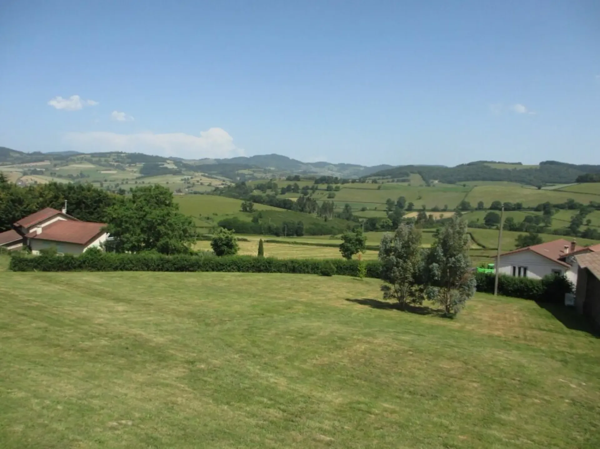 Ensemble immobilier avec piscine intérieure et terrain de 7'878 m²