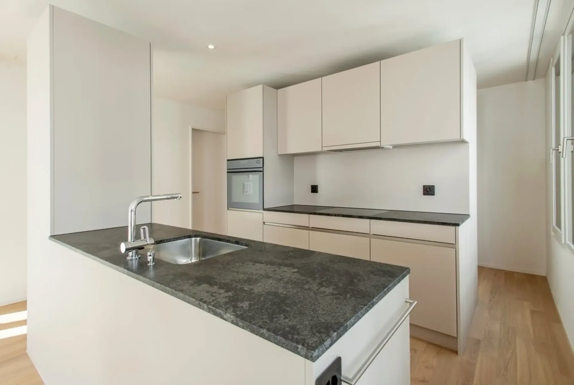 Spacious 3.5-room apartment in the heart of Romanshorn