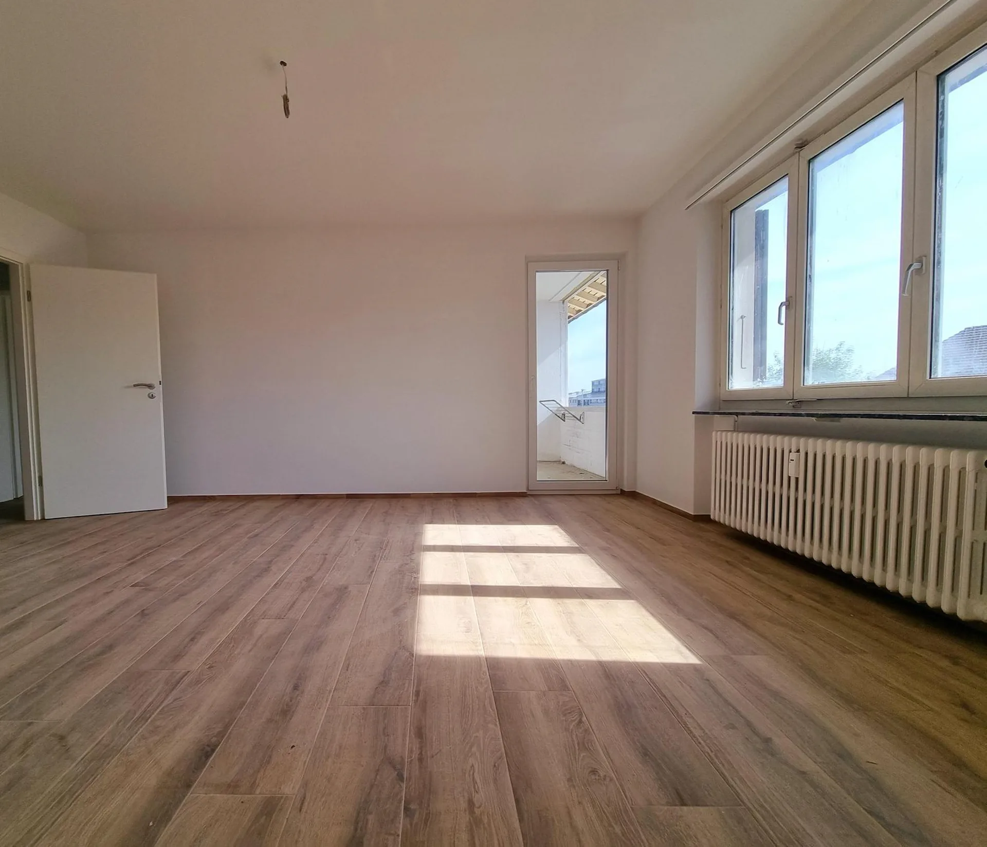 Bright, renovated 3.5-room apartment with balcony available immediately for rent in Münchenstein