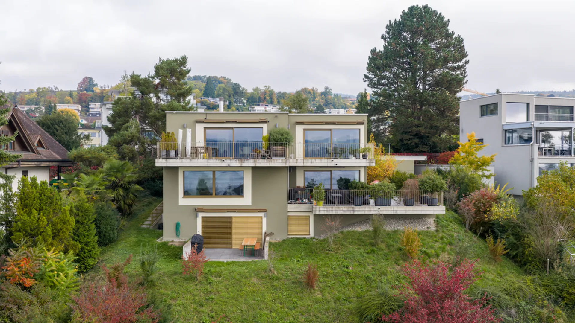 Attractive 5.5-room apartment with terrace and lake view in Meilen