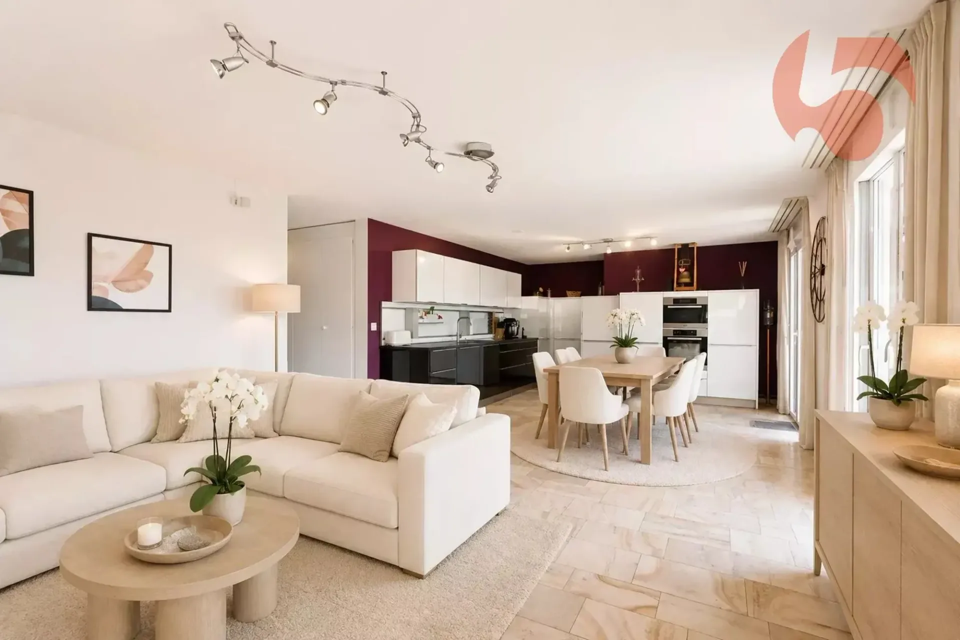 Schönes durchgehendes 4,5-Zimmer-Apartment