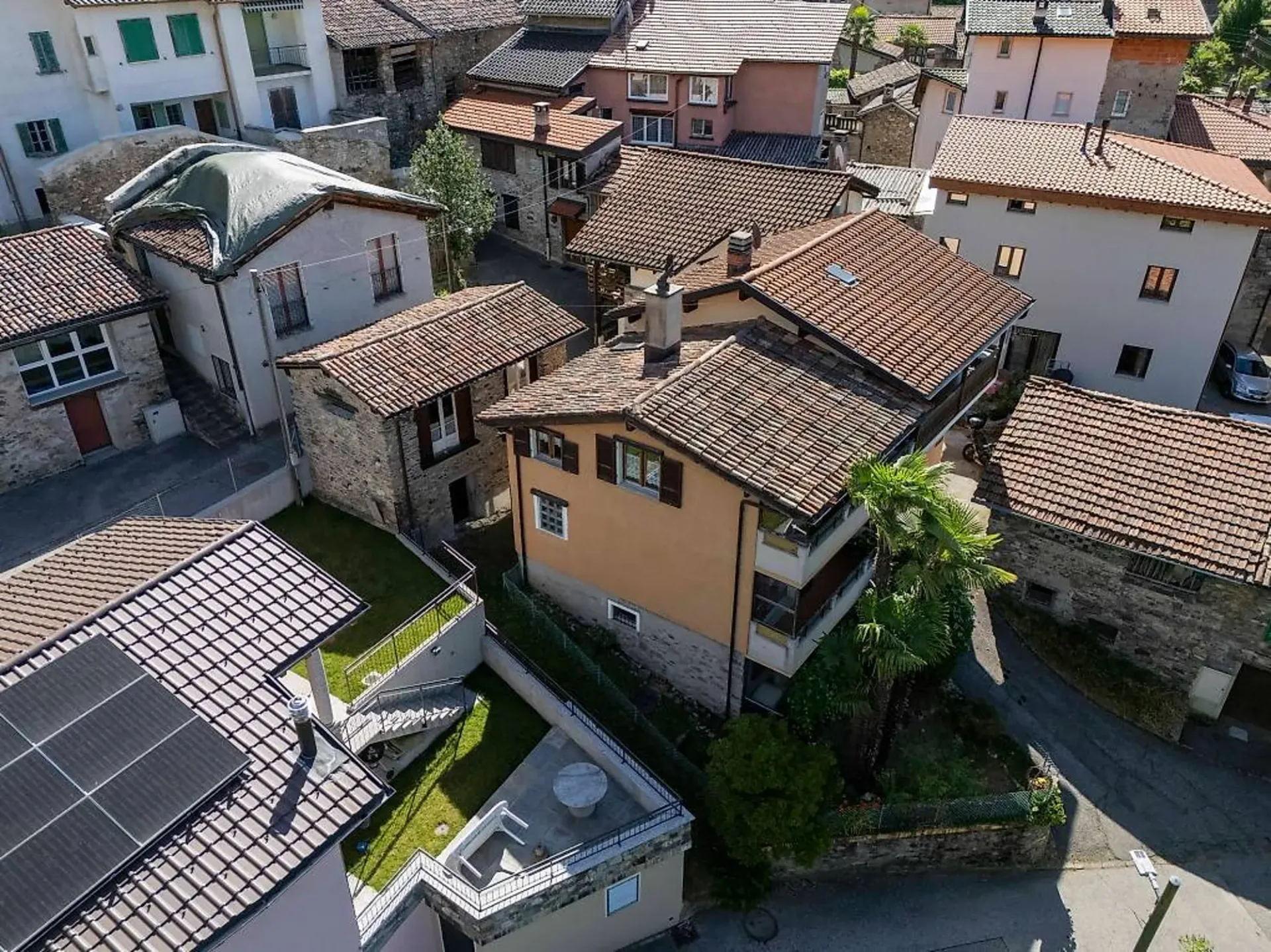 Bella casa a Mugena, nel Malcantone, con rustico adiacente