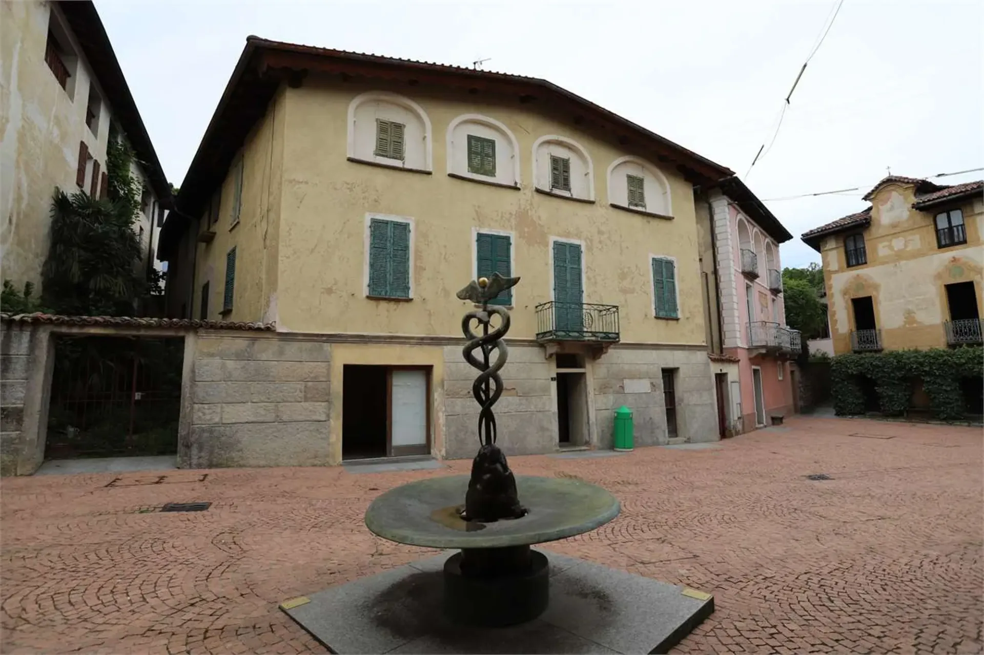 Mehrfamilienhaus im Kern von Carona