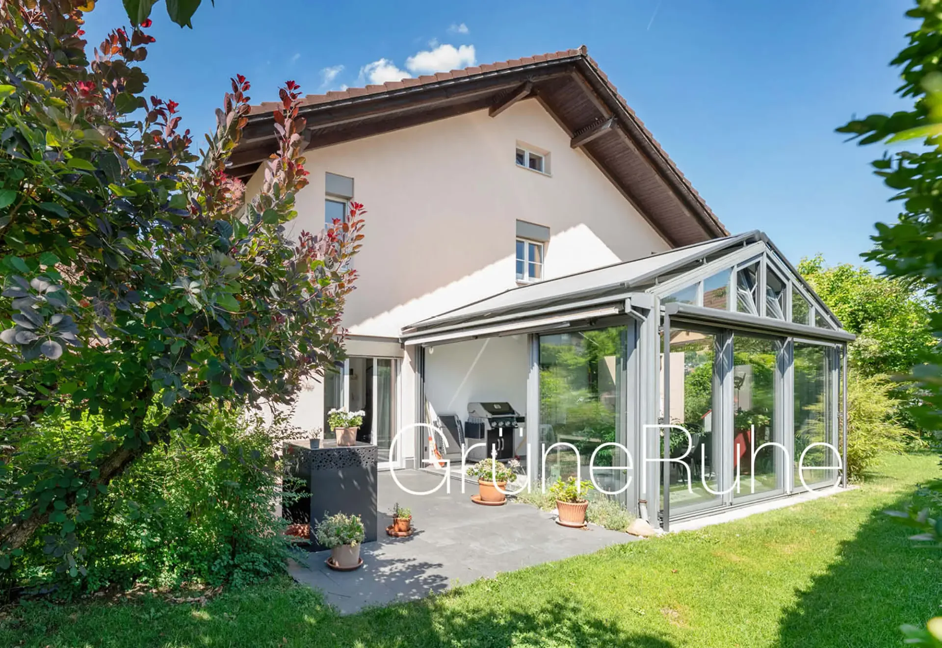 Grosszügiges Wohnen mit Wintergarten an ruhiger Lage und Blick auf den