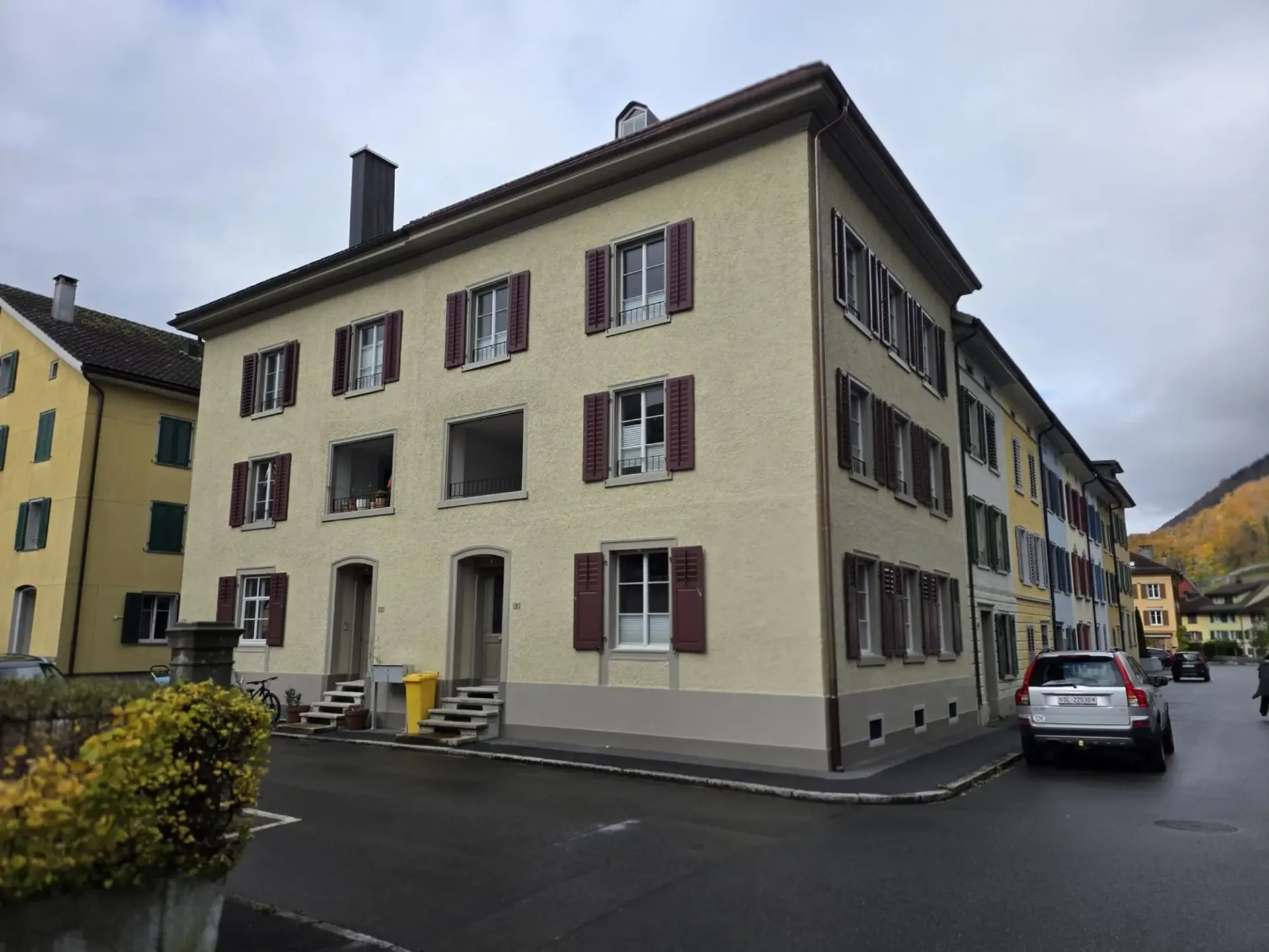 Charmantes 5.5-Zimmer-Reihenhaus an ruhiger - aber zentraler Lage in Ennenda