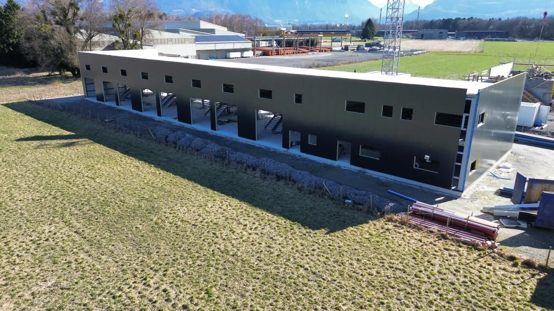 Industriehalle mit Gewerbefläche, Büros und Lager