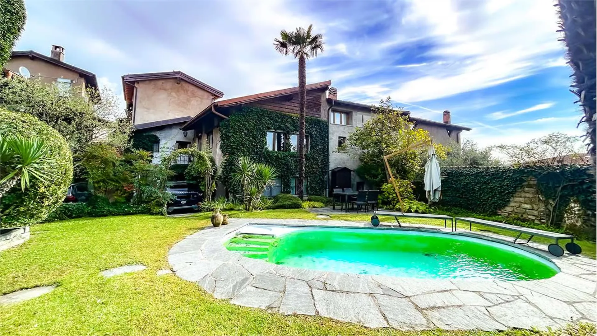 CHARAKTERISTISCHES HAUS MIT POOL UND GARTEN