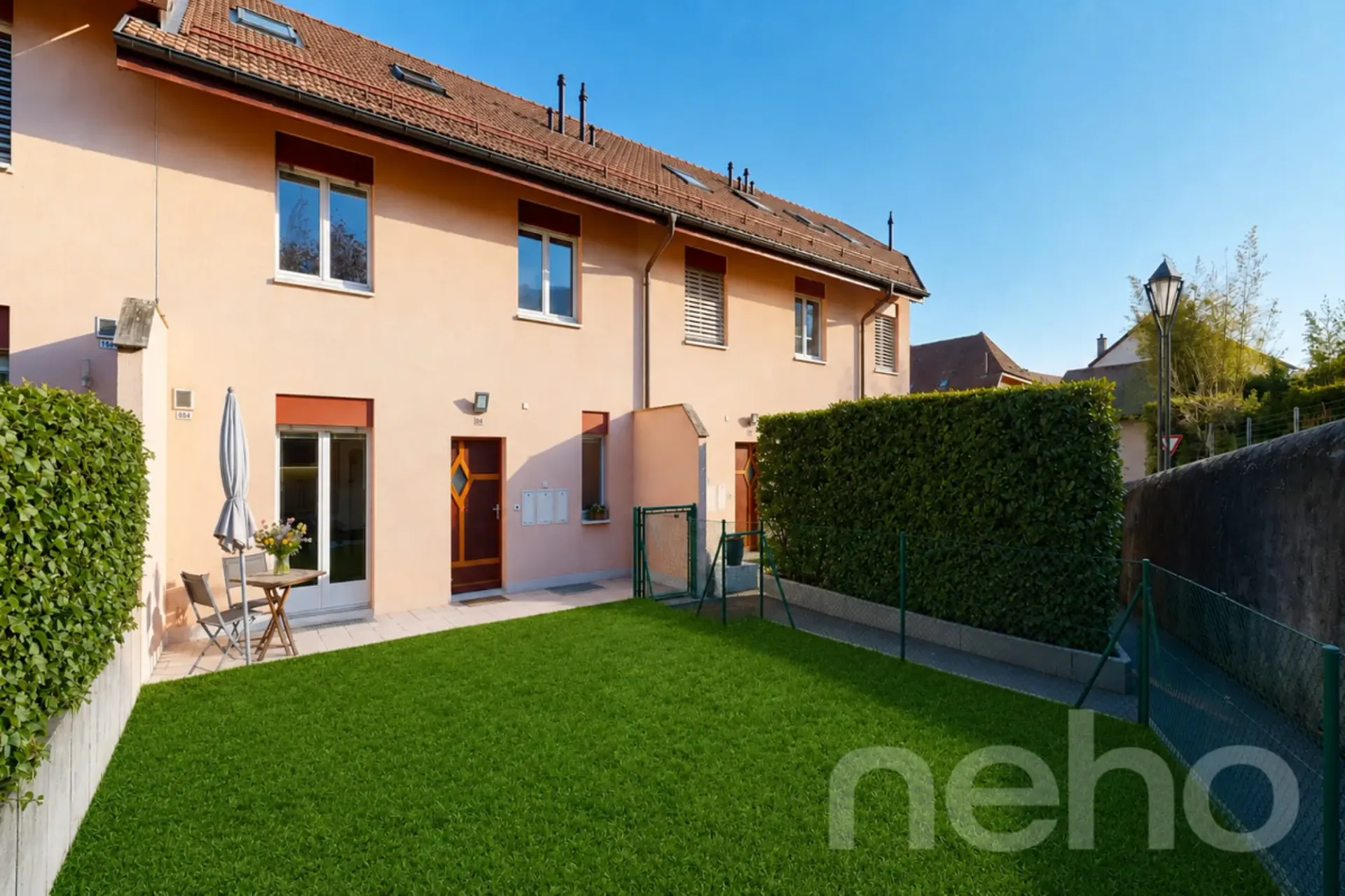 5 Minuten von Rolle und Gland entfernt, familienfreundliches Haus, mit Seeblick und Alpenblick