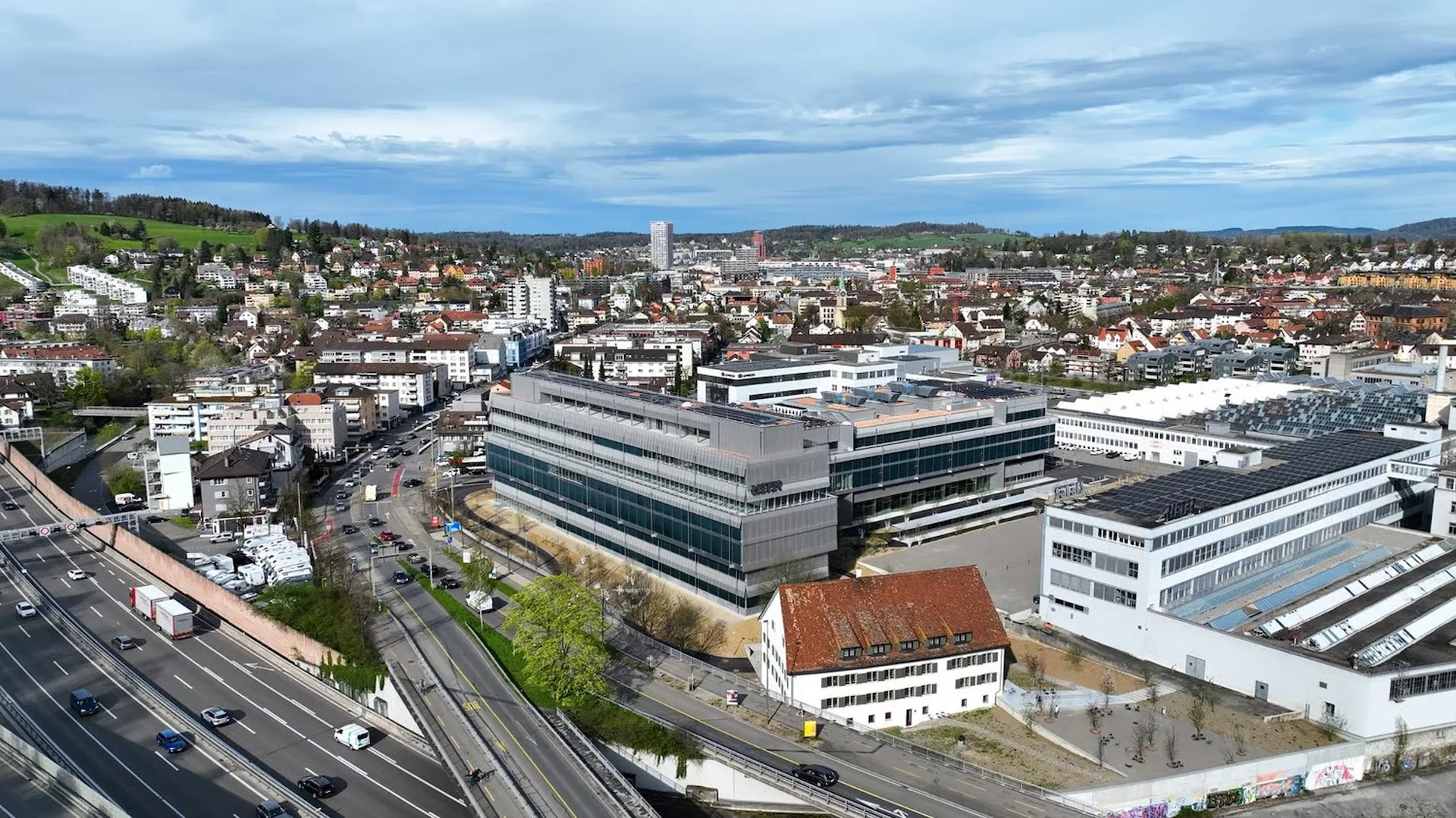 Erstvermietung von attraktiven Gewerbeflächen CAMPUS / Parkplätze vorhanden