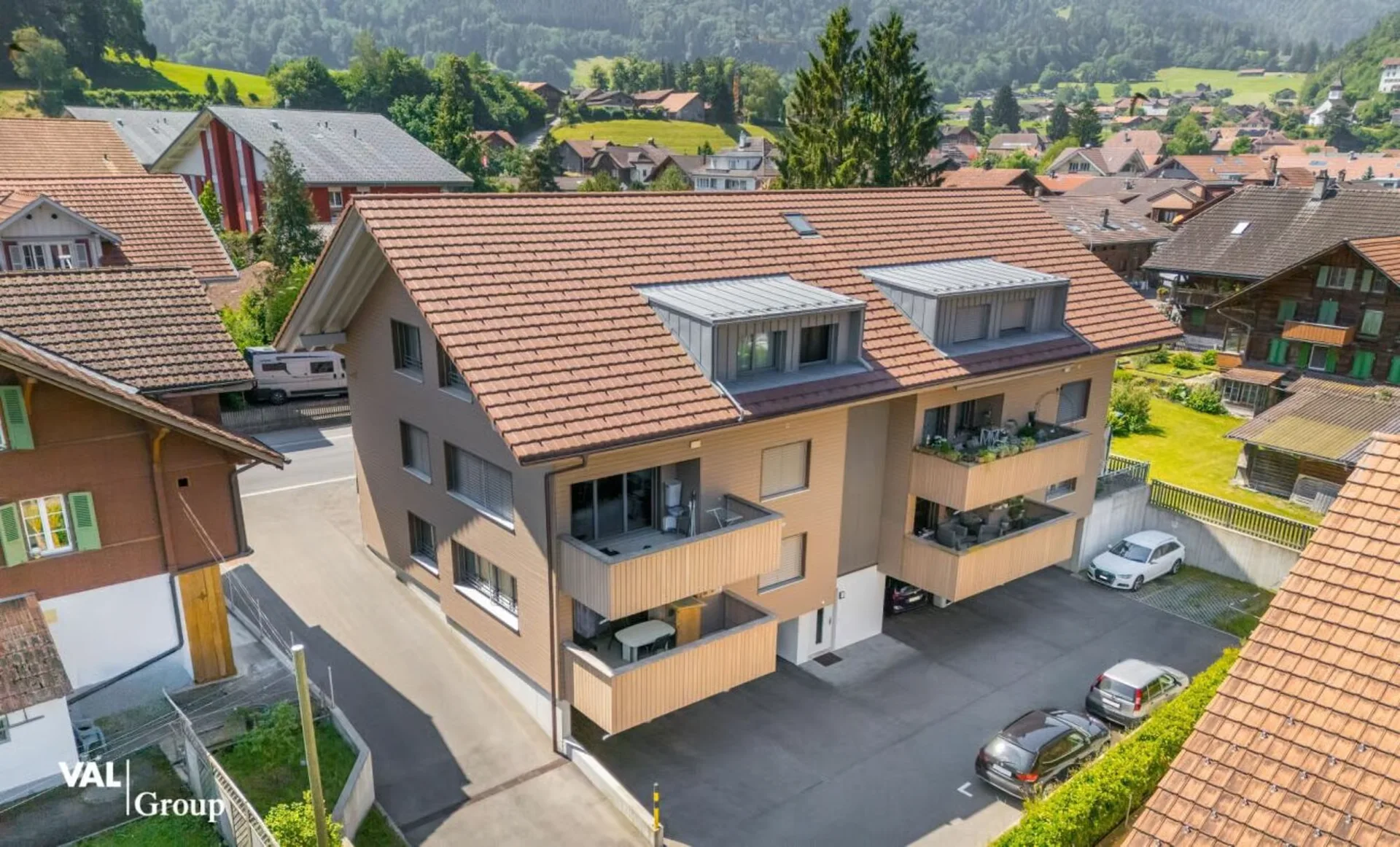 Modernes Wohnen mit Weitblick in Wimmis, vereint Ruhe, Komfort und Aussicht