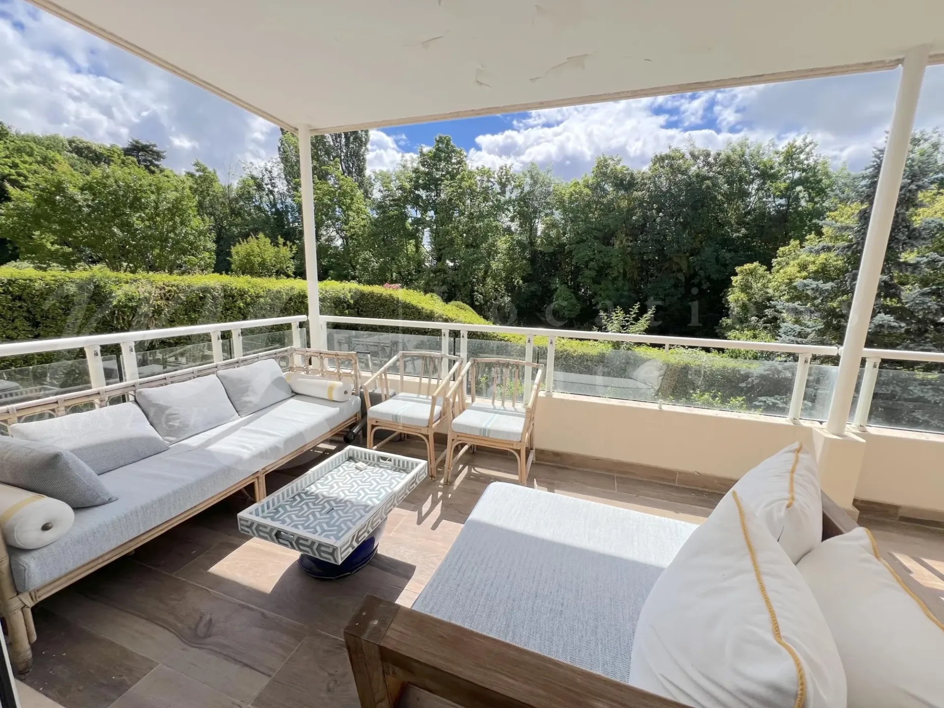 SUPERBES WOHNUNG MIT 7 ZIMMERN, 250 m2, GROßER TERRASSE -+ 3 BALKONEN UND FREIER AUSBLICK