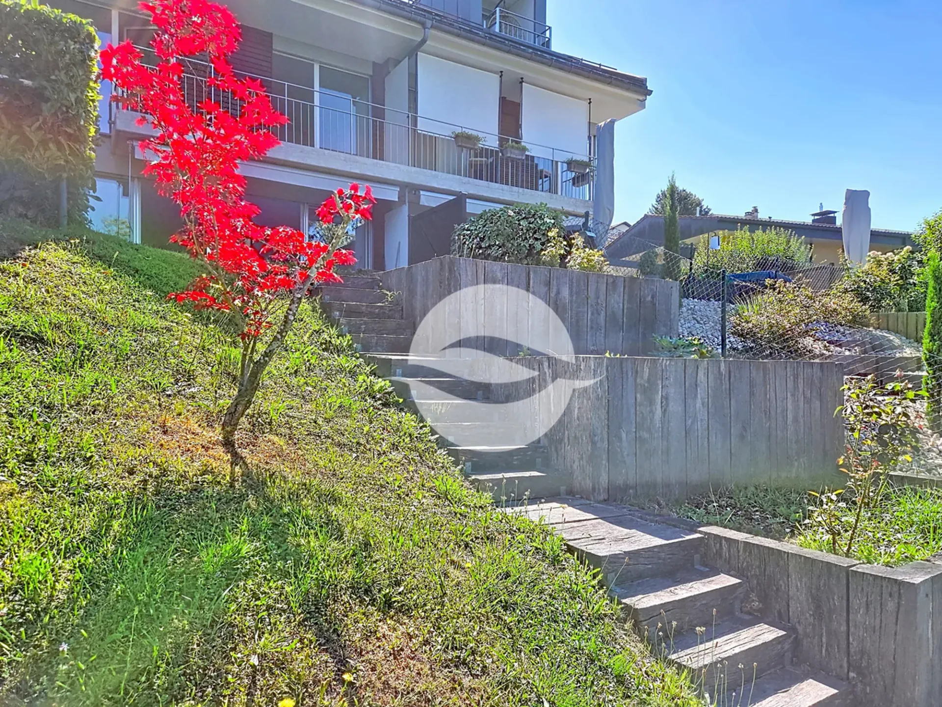 Villa jumelle avec jardin et superbe vue