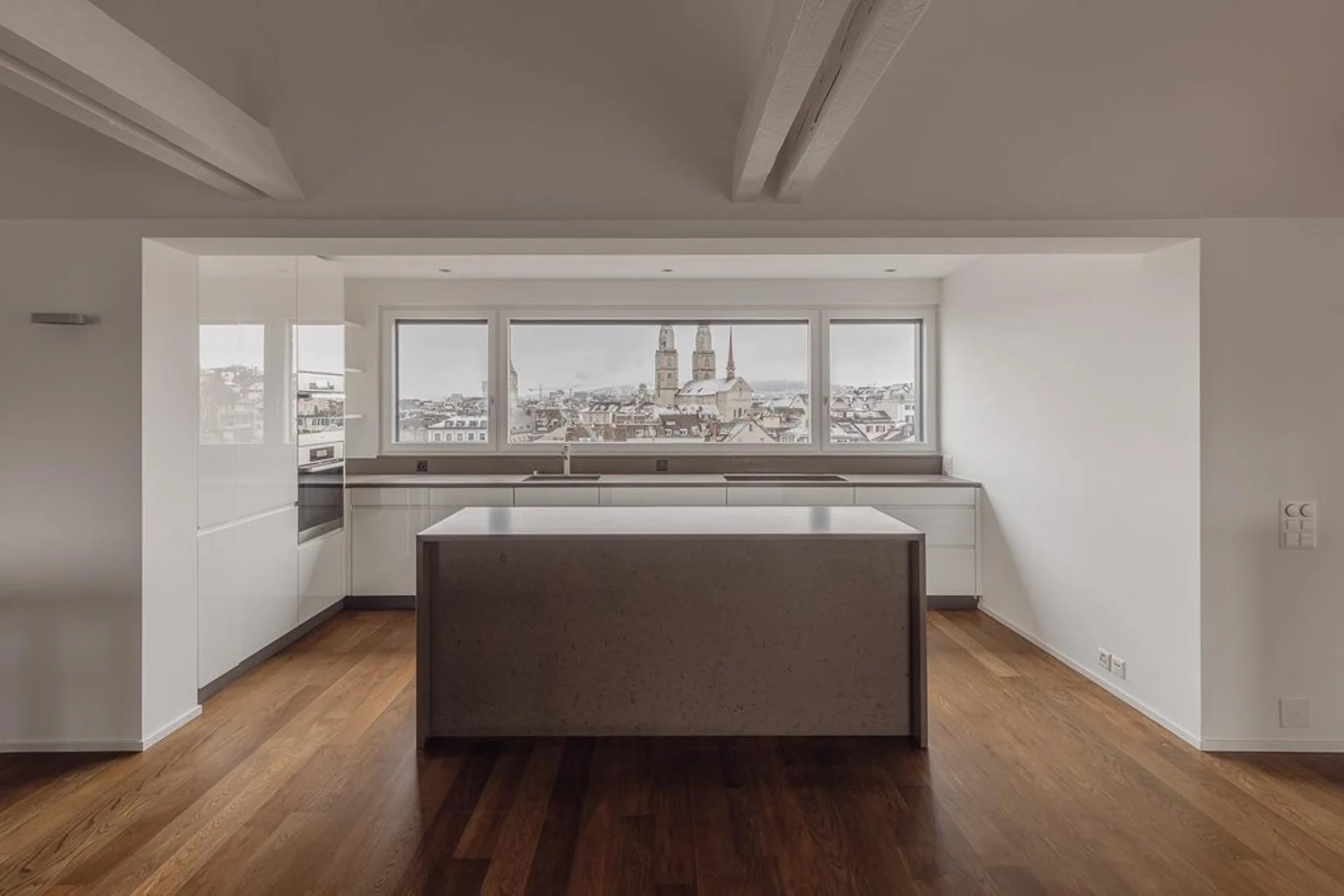 Einzigartige 2.5-Zimmer-Wohnung mit Panoramablick über Zürcher Skyline