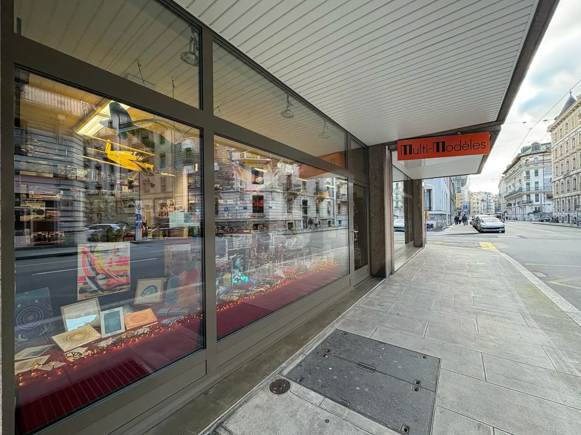 ARCADE IM ZENTRUM VON EAUX-VIVES