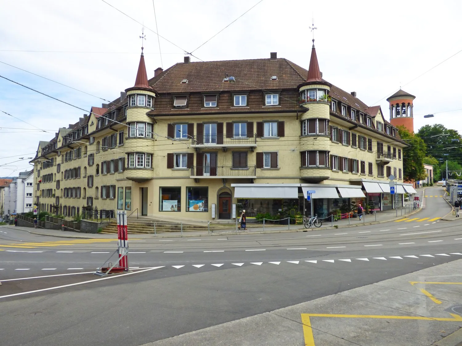 Einstellplatz im Zentrum von Wollishofen zu vermieten