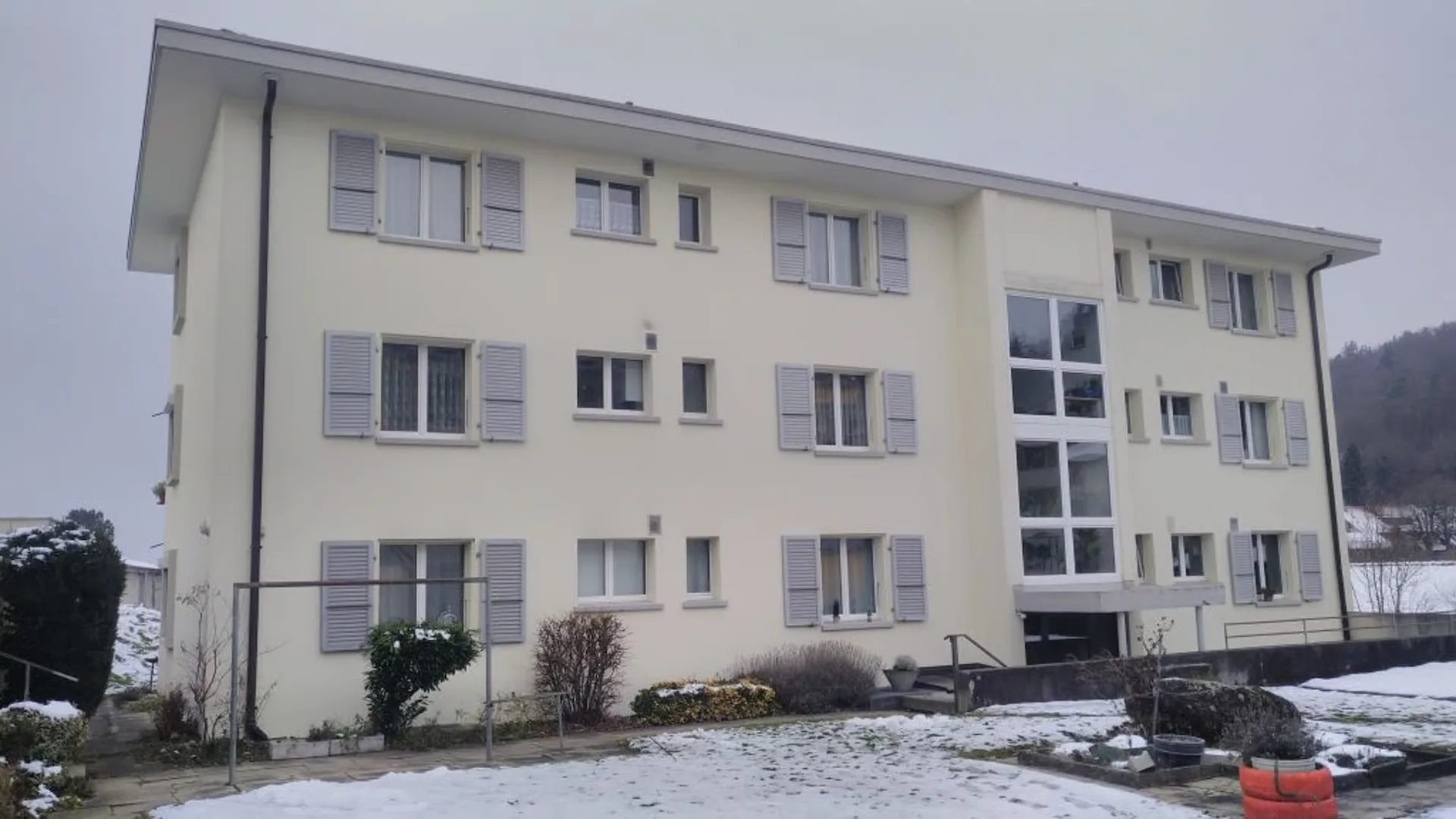 sanierte 2 1/2-Zimmerwohnung im 2. Stock rechts