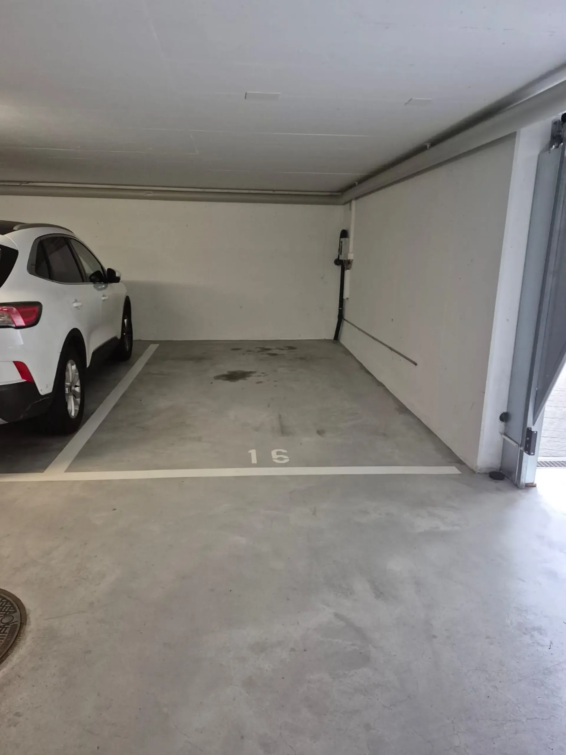 Einstellhallen-Parkplatz in Ennetbürgen, Stanserstrasse 66a