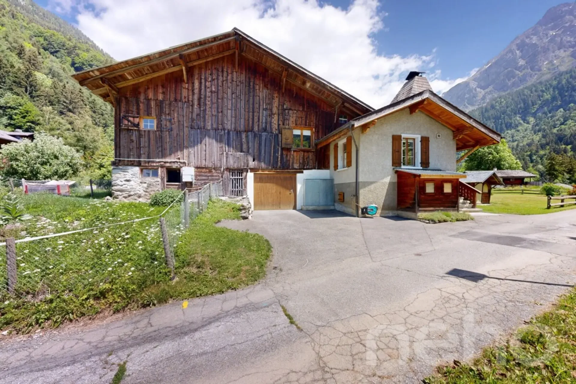 Chalet mit Charakter: idyllischer Garten und seltenes Potenzial
